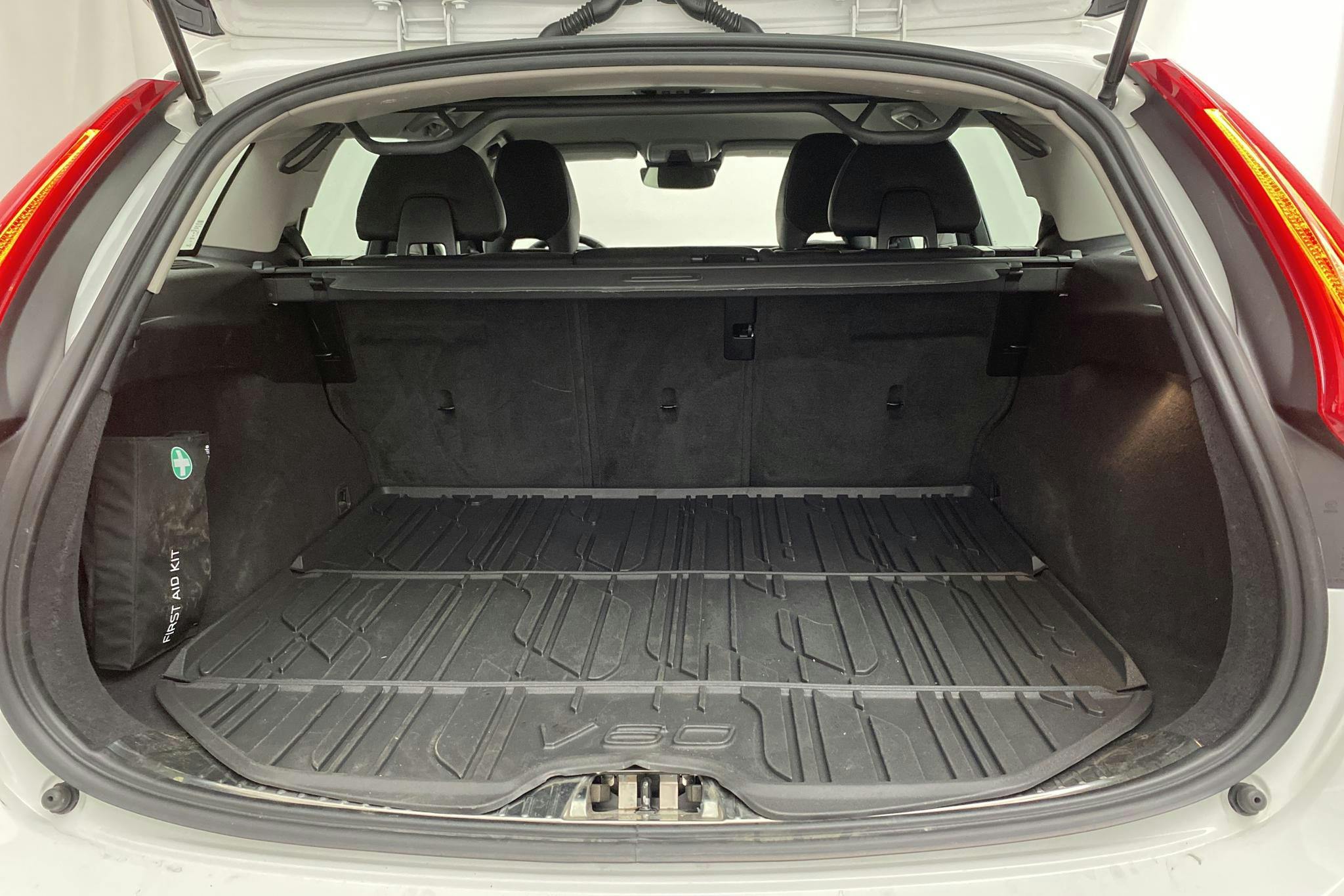 Volvo V60 D3 Cross Country (150hk) - 140 190 km - Automatic - white - 2018