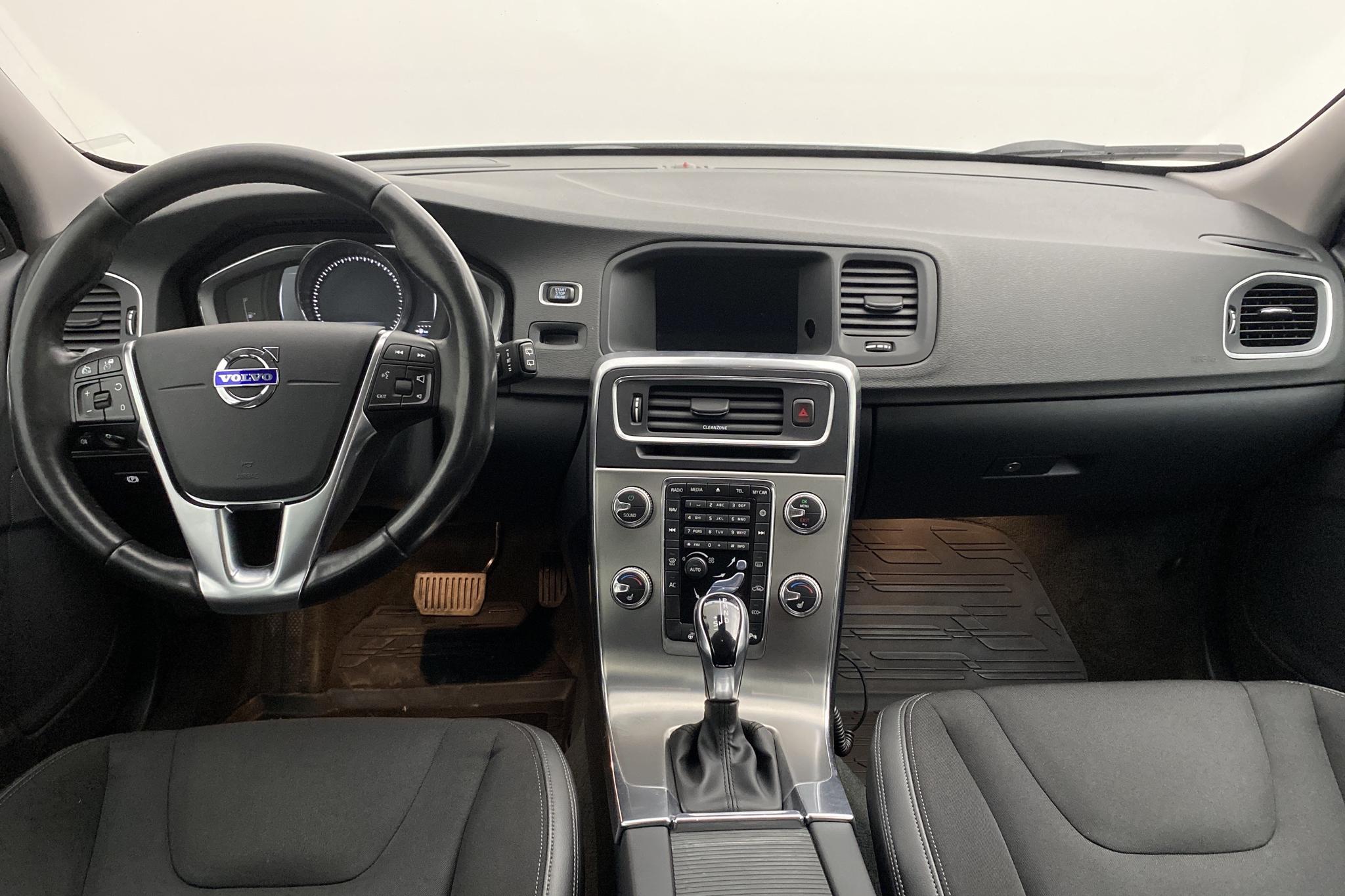 Volvo V60 D3 Cross Country (150hk) - 14 019 mil - Automat - vit - 2018