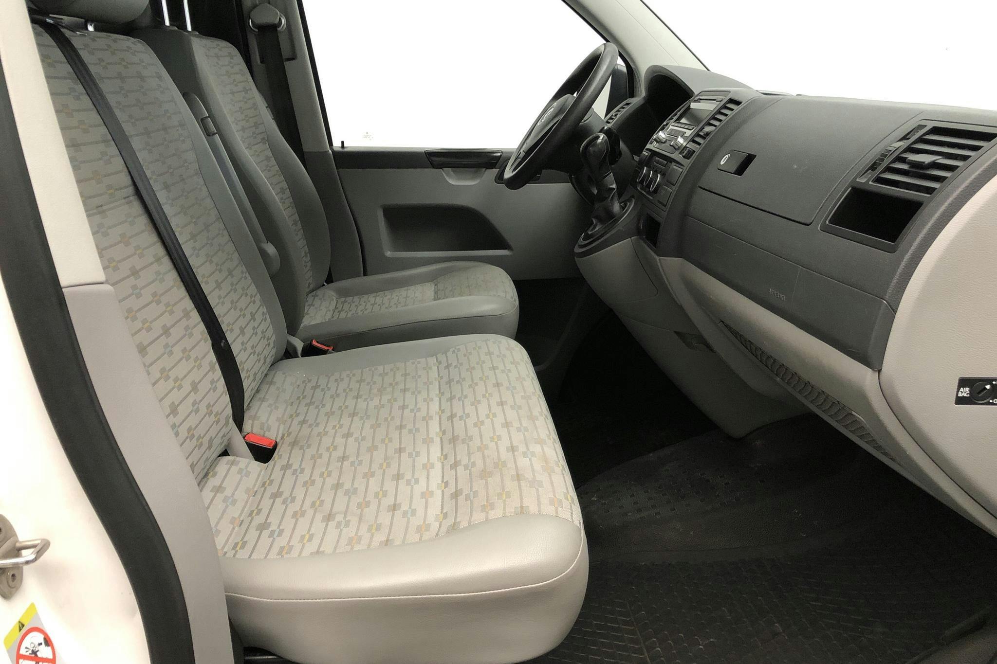 VW Transporter T5 2.0 TDI (140hk) - 19 655 mil - Automat - vit - 2014