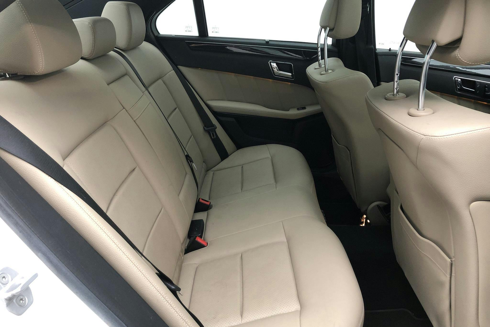 Mercedes E 250 CDI 4Matic W212 (204hk) - 13 244 mil - Automat - vit - 2012