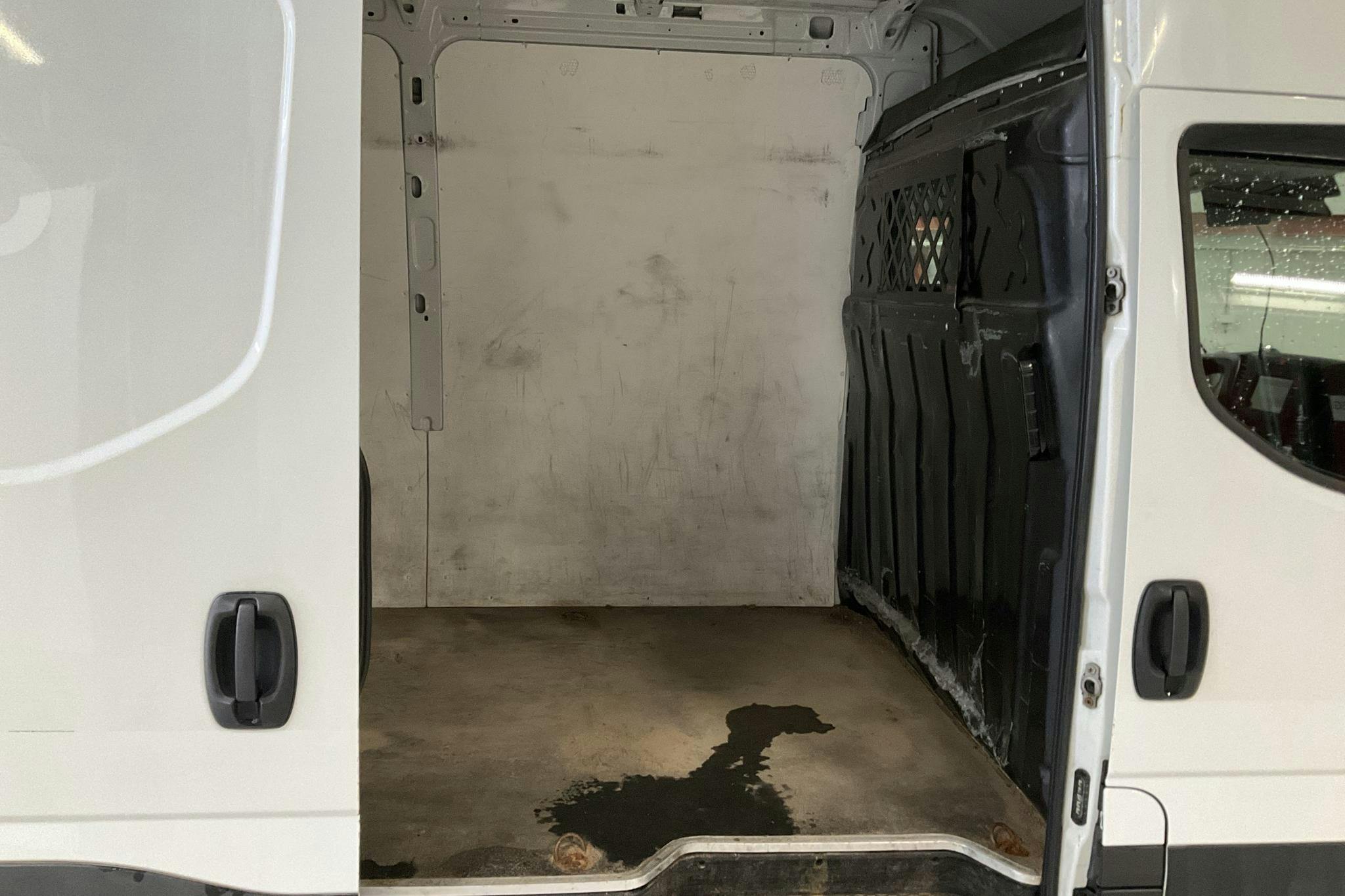 Iveco Daily 35 2.3 (136hk) - 173 670 km - Automatic - white - 2017