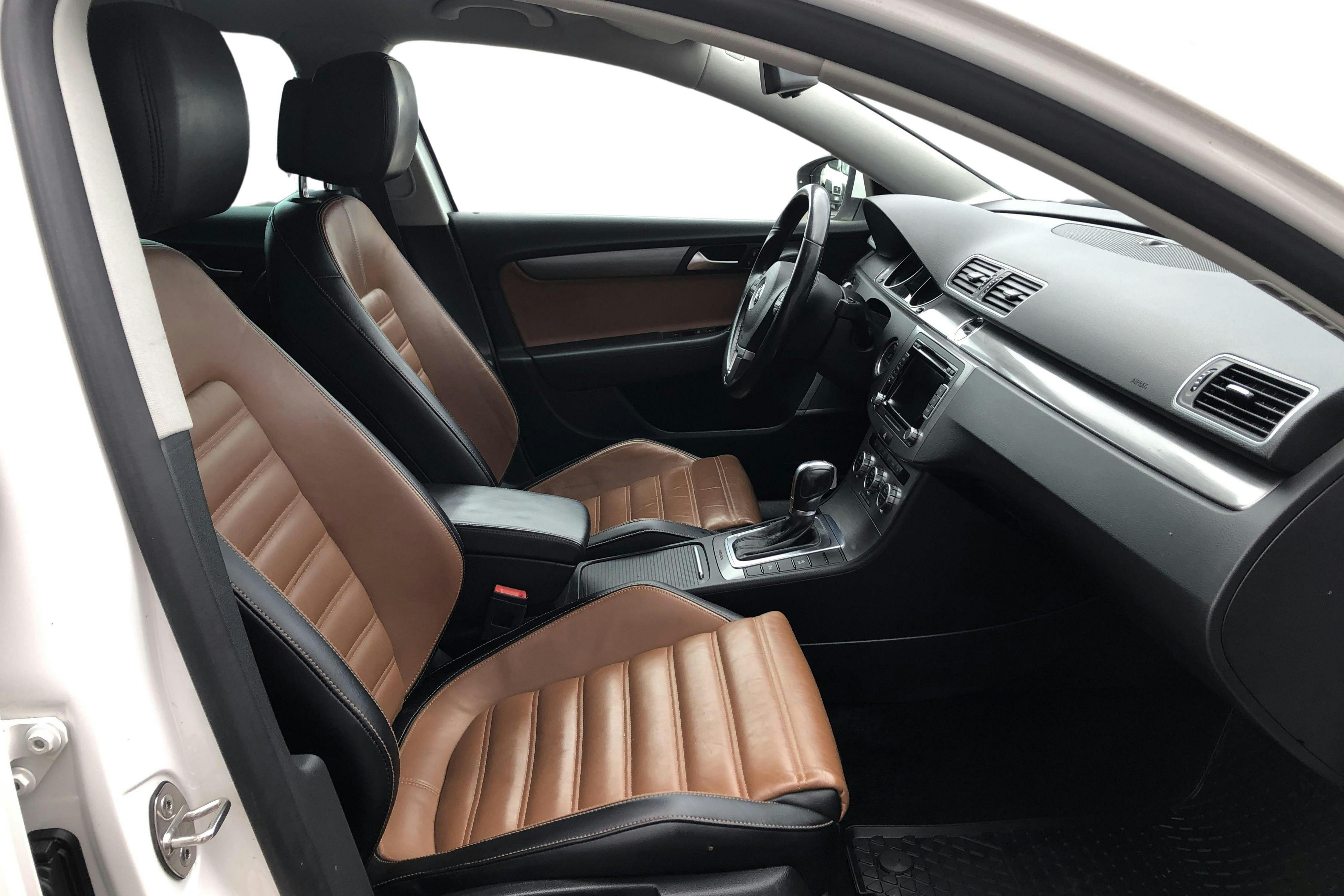 VW Passat 2.0 TDI BlueMotion Technology Variant 4Motion (170hk) - 201 900 km - Automatic - white - 2012