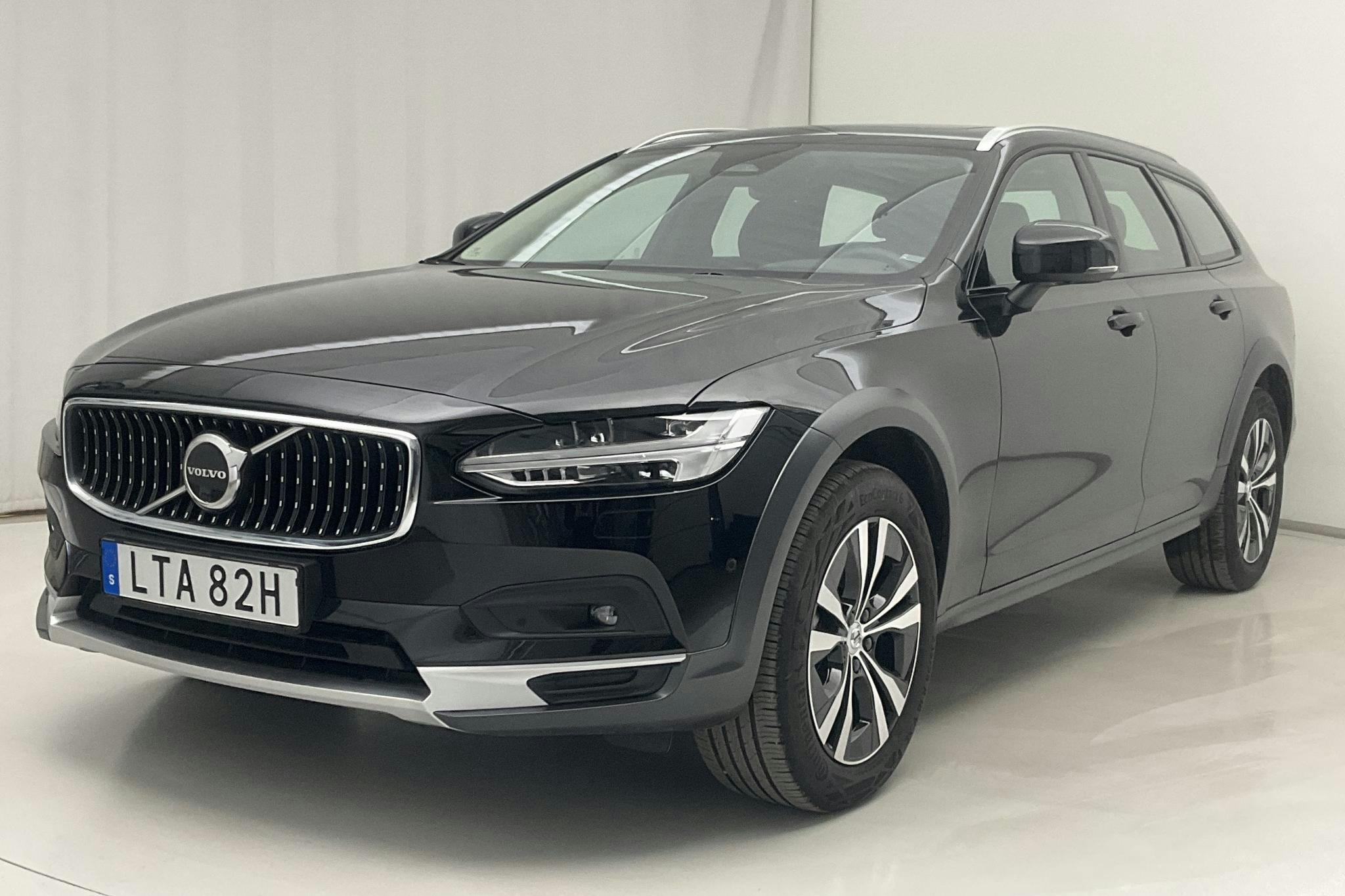 Volvo V90 B5 Cross Country AWD Mildhybrid, Bensin (250hk) - 553 mil - Automat - svart - 2022