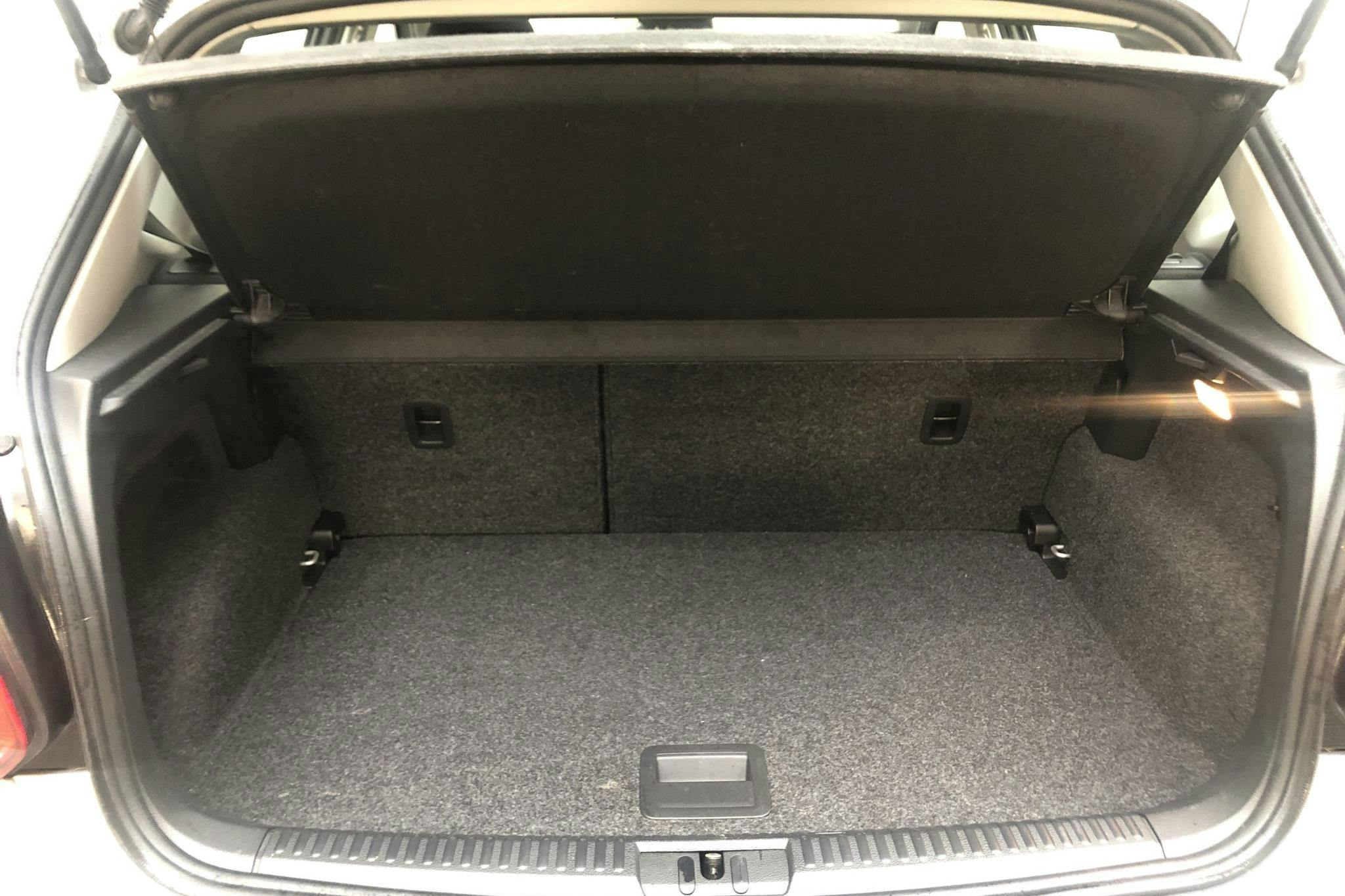 VW Polo 1.2 TSI 5dr (90hk) - 76 800 km - Automatic - silver - 2017