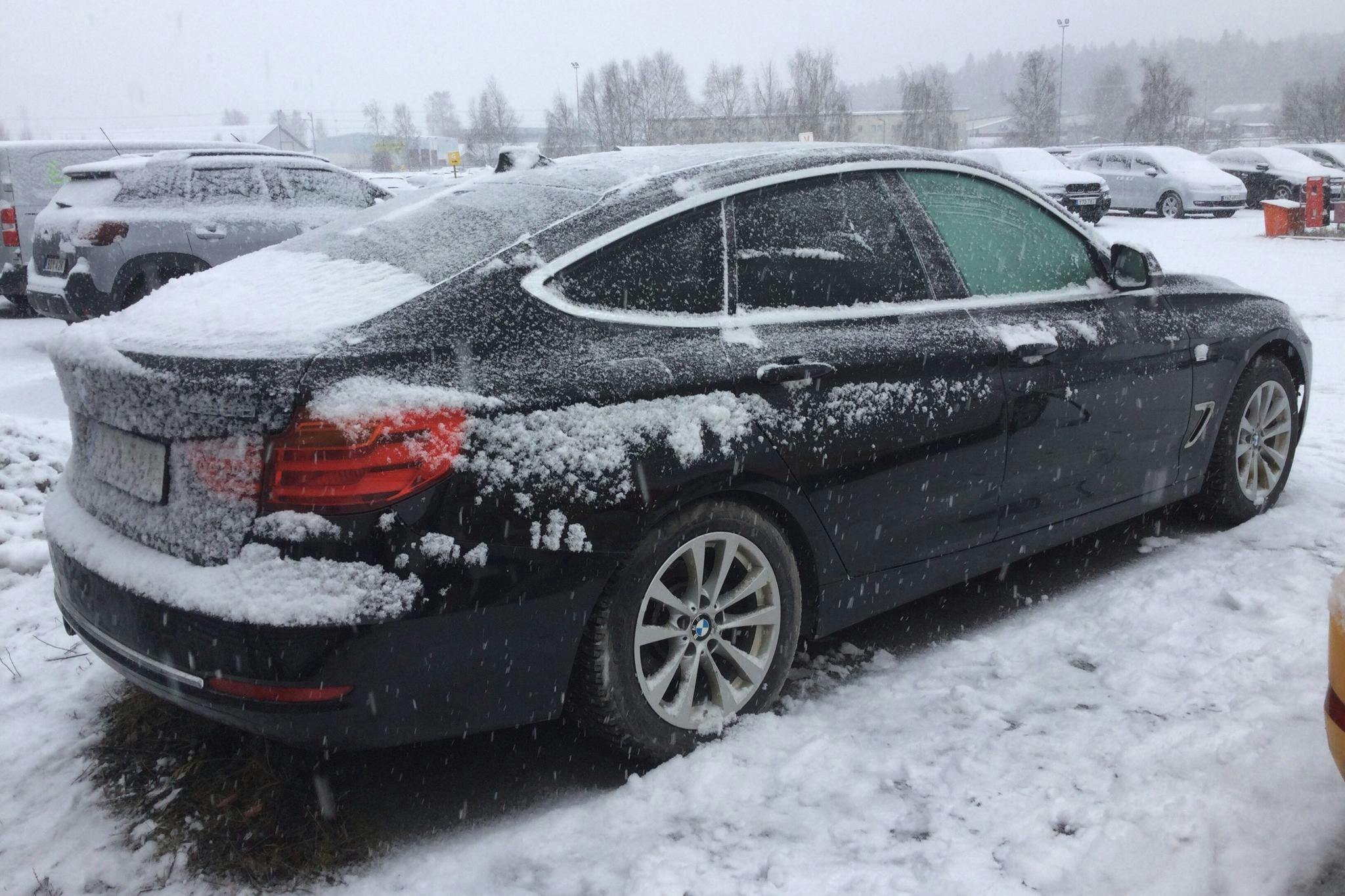 BMW 320d GT xDrive, F34 (184hk) - 34 728 mil - Automat - svart - 2015