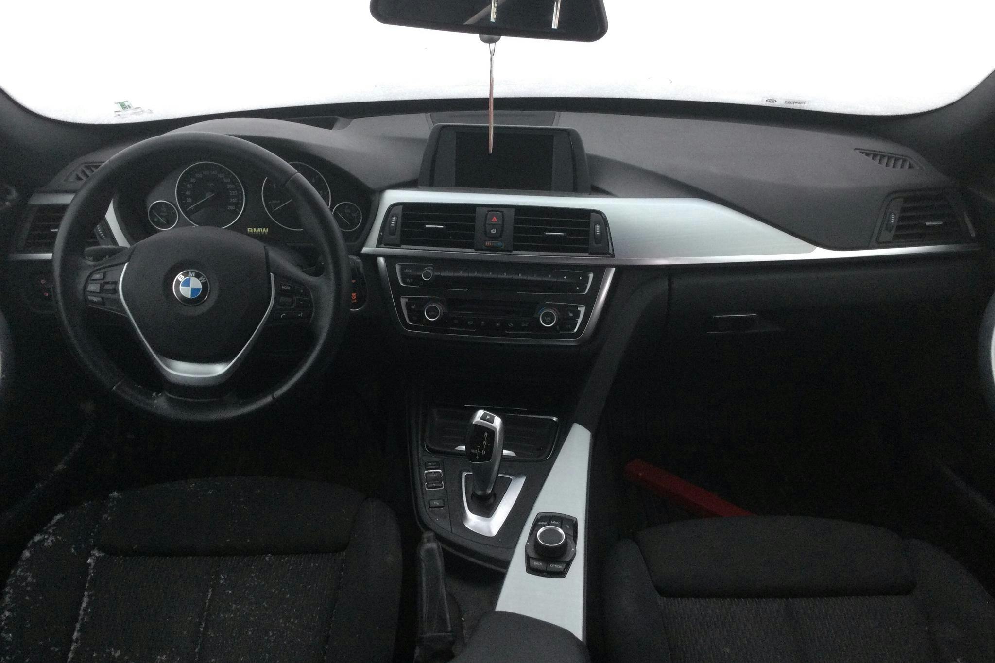 BMW 320d GT xDrive, F34 (184hk) - 34 728 mil - Automat - svart - 2015