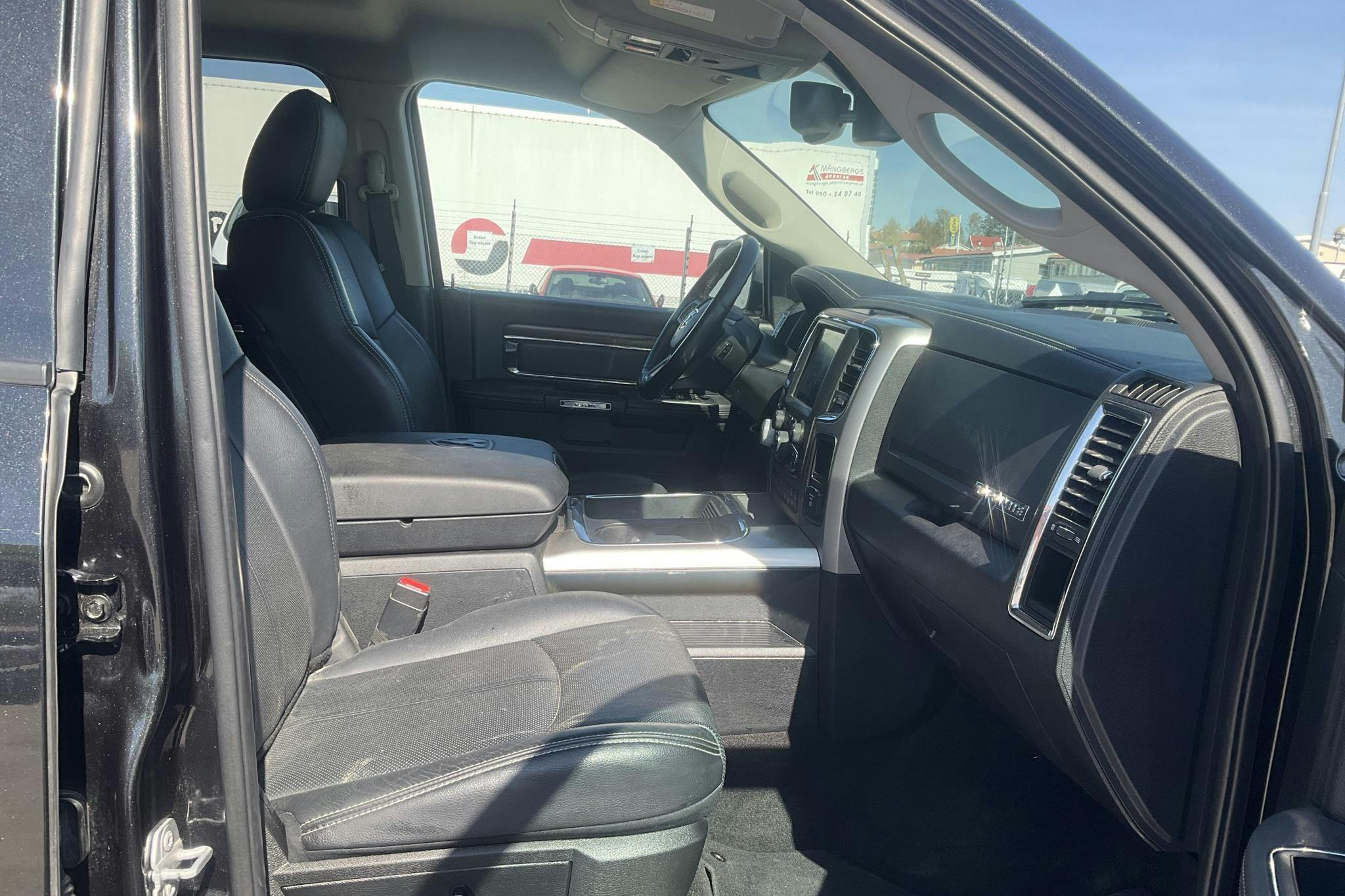 Dodge RAM 1500 5.7 4WD (401hk) - 87 910 km - Automatic - black - 2018