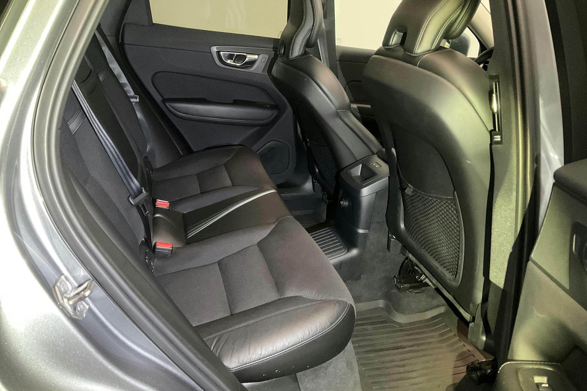 Volvo XC60 T8 AWD Twin Engine (390hk) - 62 930 km - Automatic - gray - 2020
