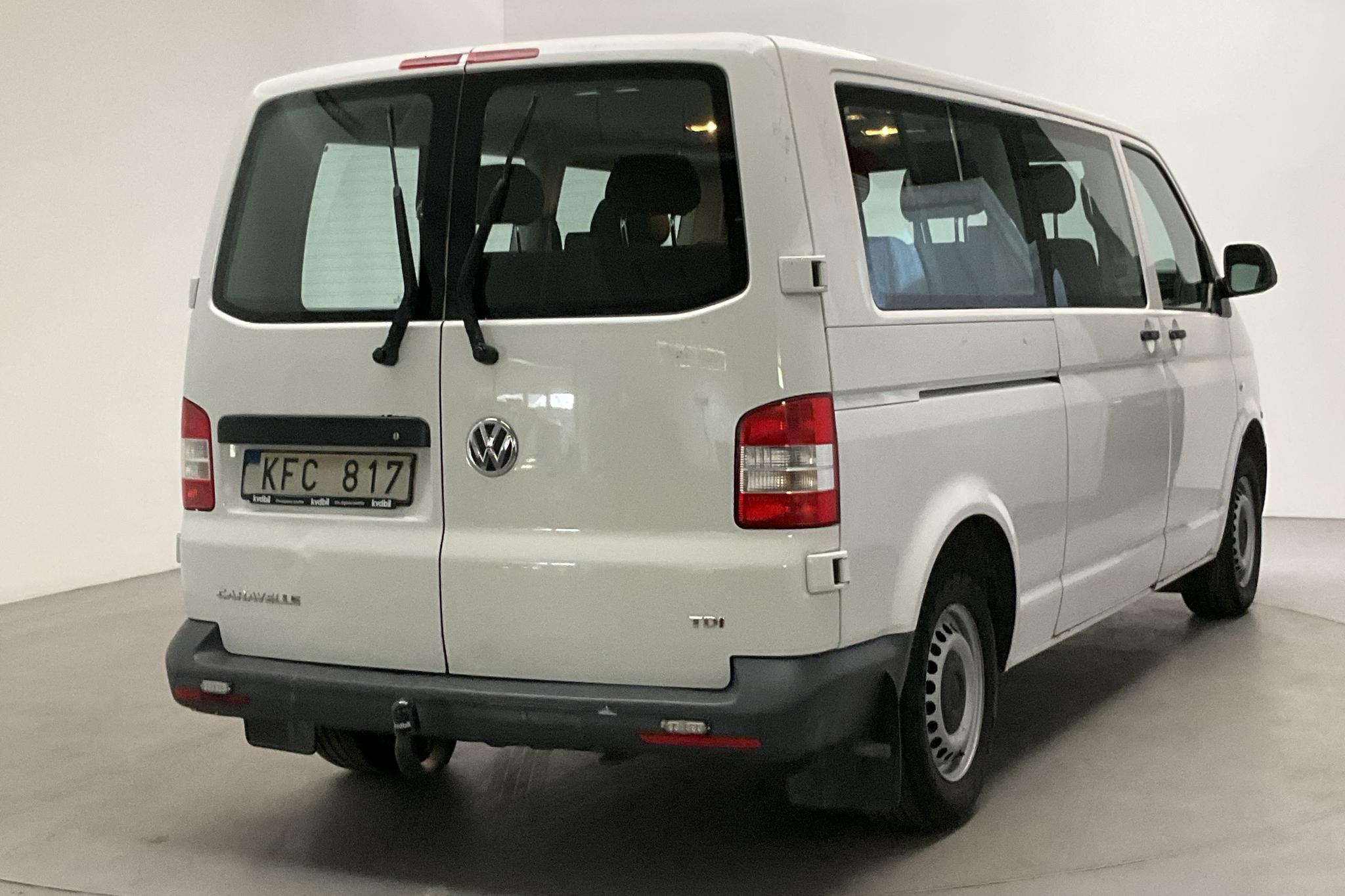 VW Transporter T5 2.0 TDI (140hk) - 11 195 mil - Manuell - vit - 2013