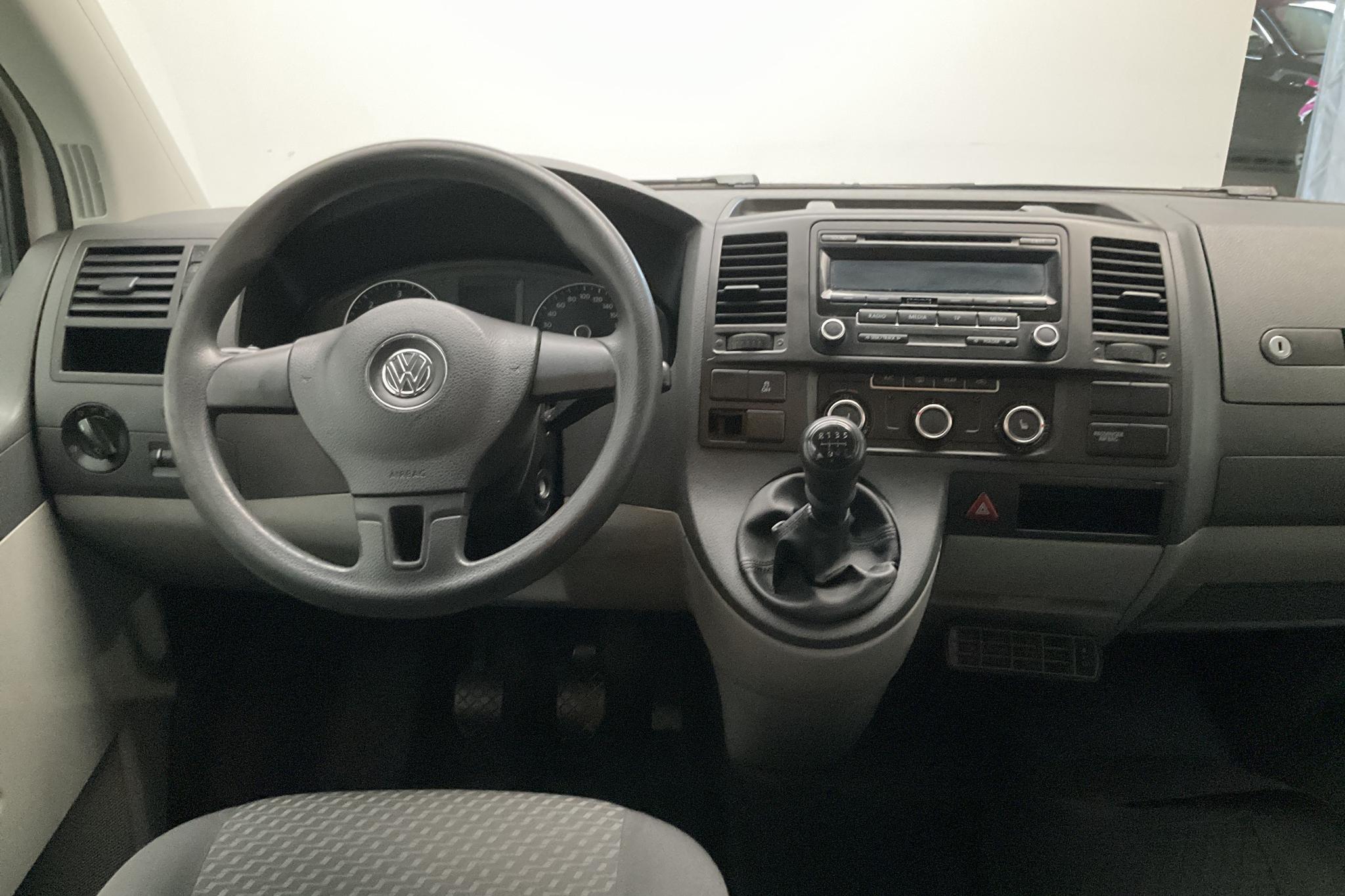 VW Transporter T5 2.0 TDI (140hk) - 111 950 km - Manual - white - 2013