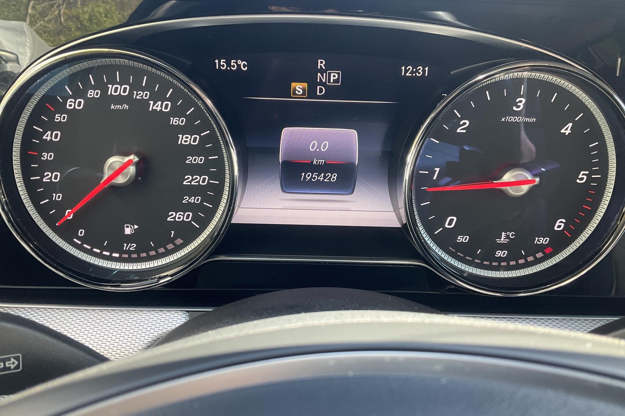Mercedes E 220 d Kombi S213 (194hk) - 195 420 km - Automatic - white - 2017