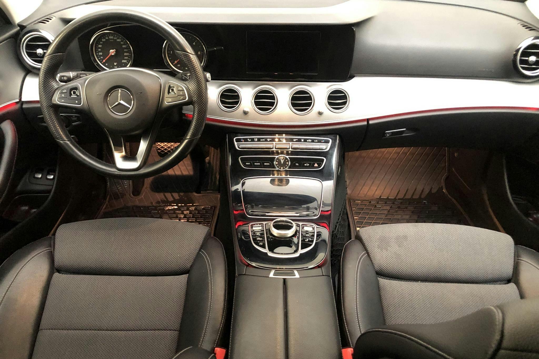 Mercedes E 220 d Kombi S213 (194hk) - 19 542 mil - Automat - vit - 2017