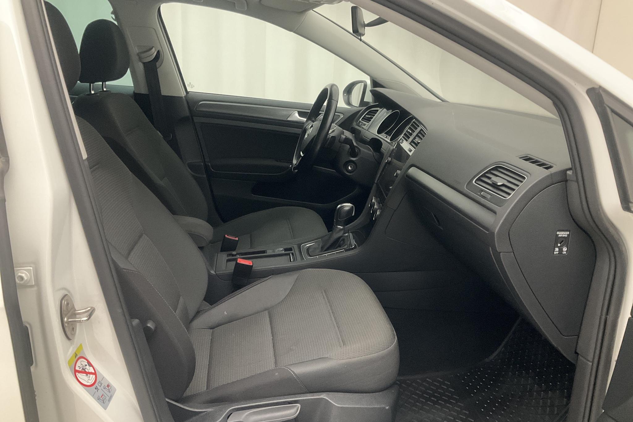 VW Golf VII 1.6 TDI Sportscombi (115hk) - 62 630 km - Automatic - white - 2019
