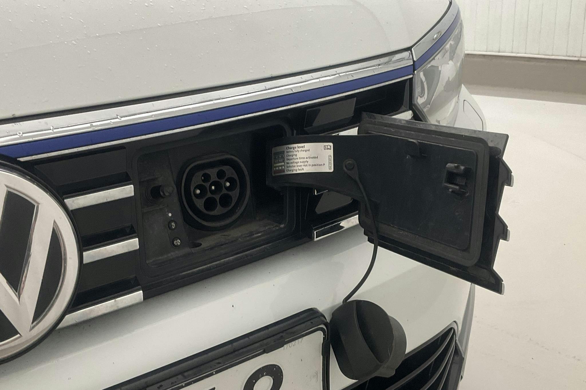 VW Passat 1.4 Plug-in-Hybrid Sportscombi (218hk) - 14 470 mil - Automat - vit - 2017