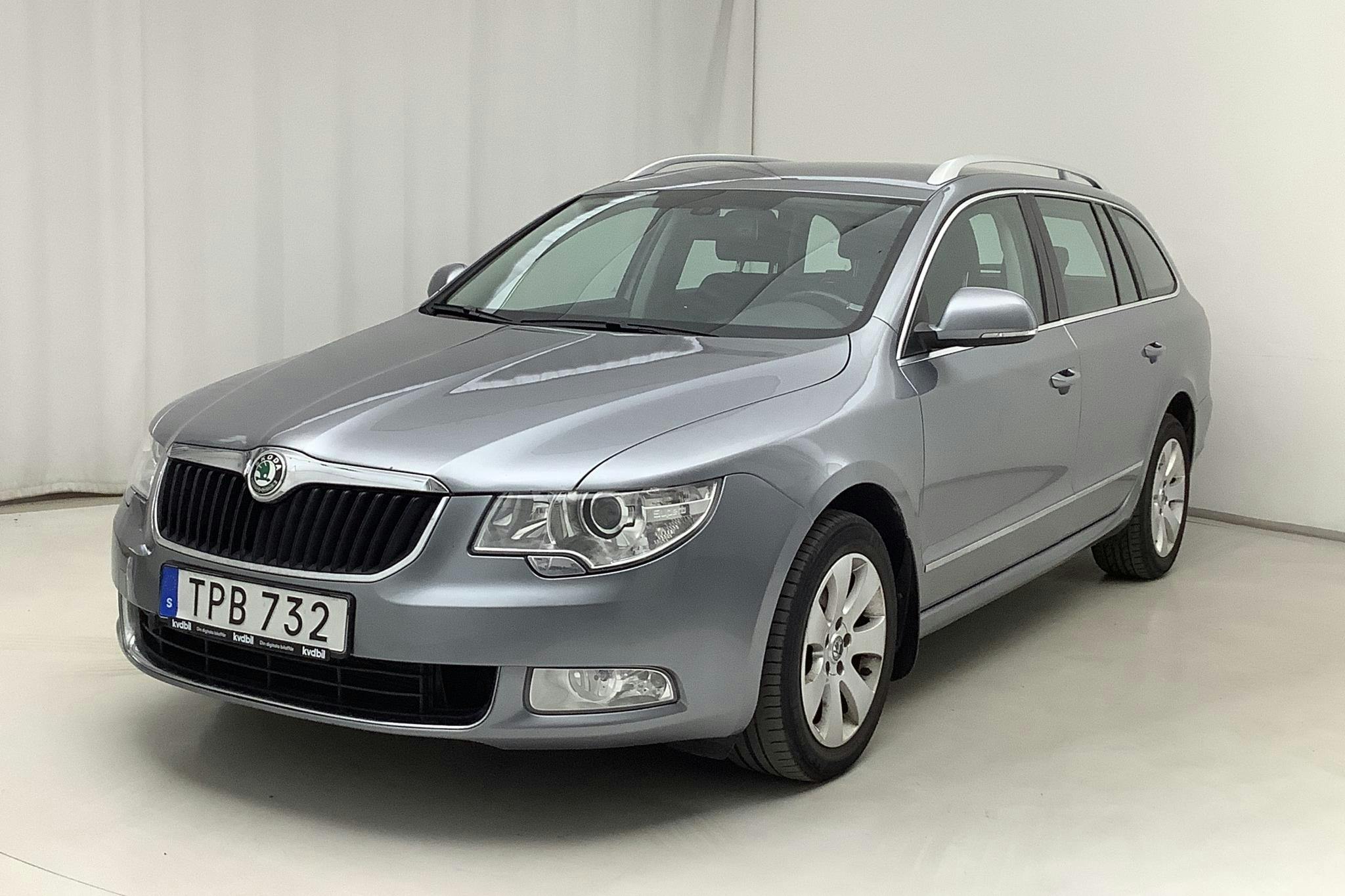 Skoda Superb 2.0 TDI Kombi 4X4 (140hk) - 177 430 km - Automatic - silver - 2013