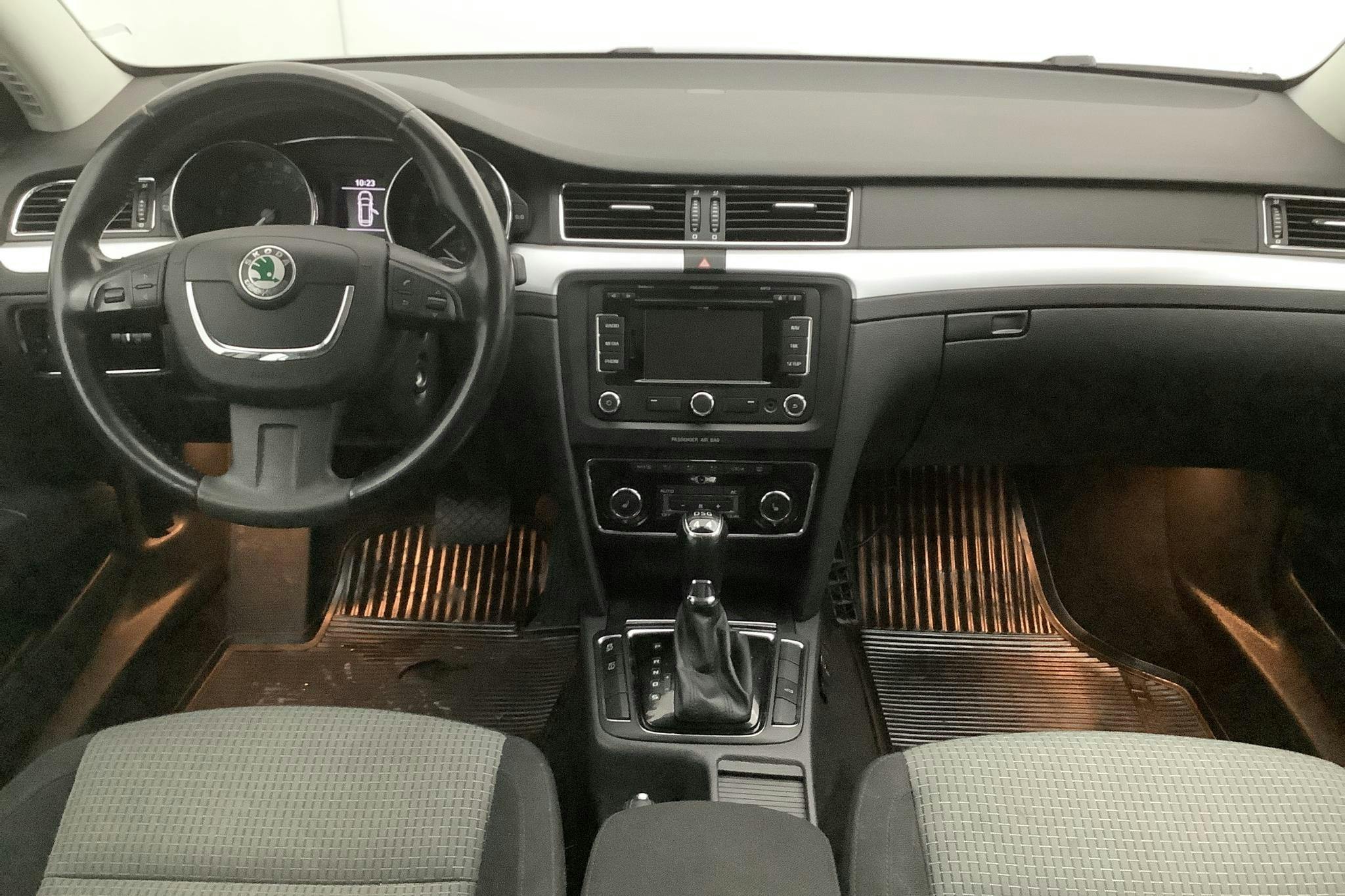 Skoda Superb 2.0 TDI Kombi 4X4 (140hk) - 177 430 km - Automatic - silver - 2013