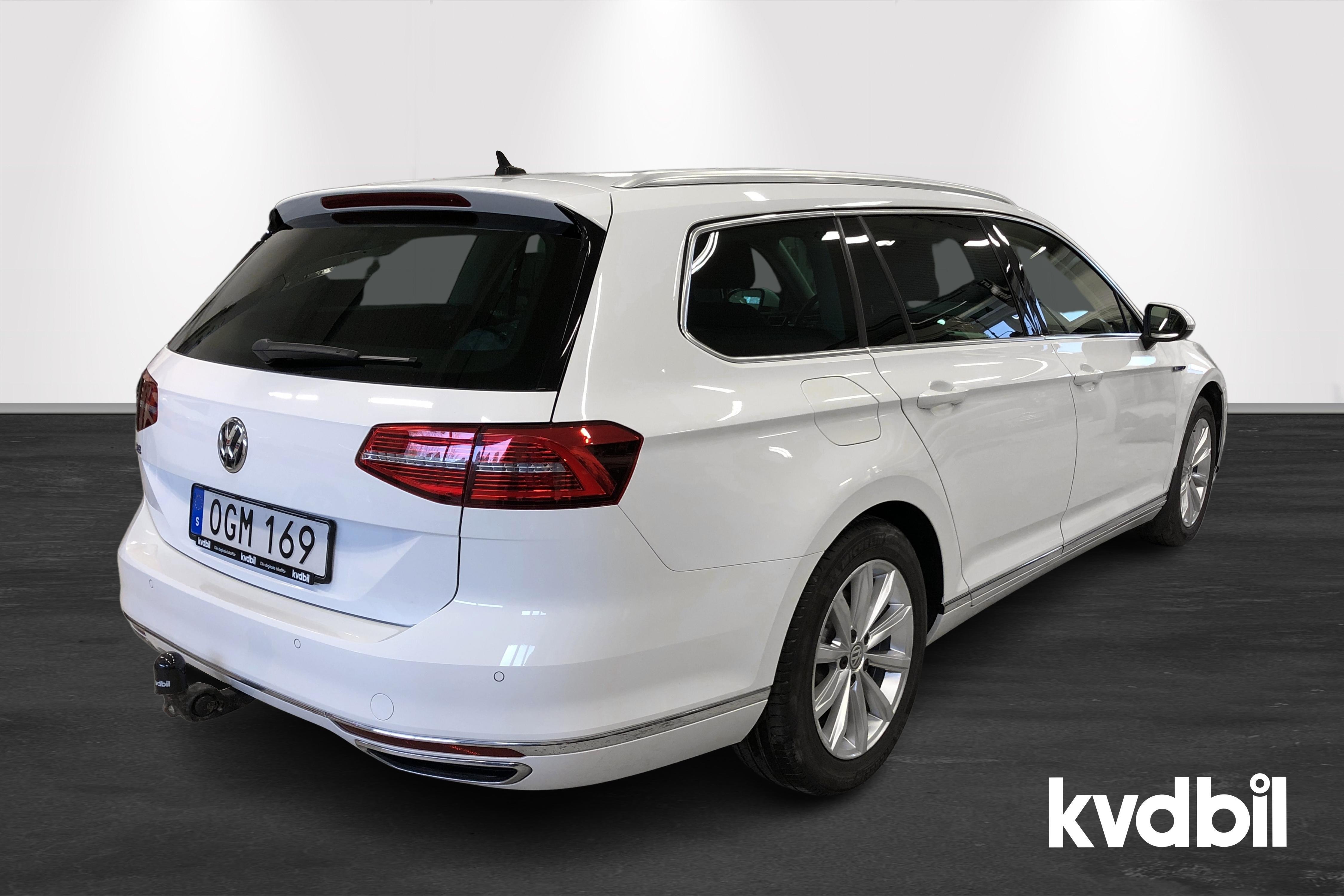 VW Passat 1.4 Plug-in-Hybrid Sportscombi (218hk) - 178 260 km - Automatic - white - 2017