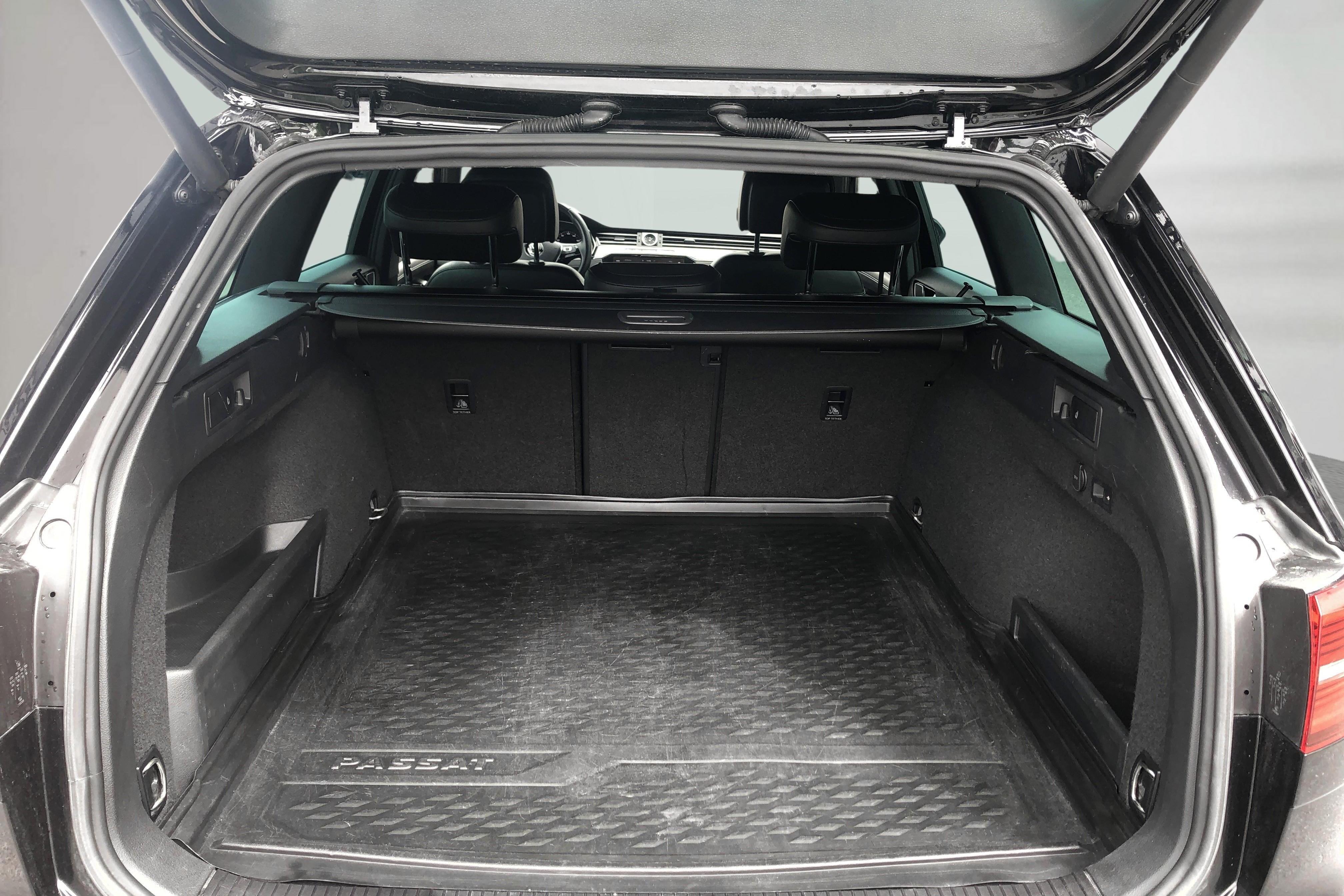 VW Passat 2.0 TFSI Sportscombi (220hk) - 95 750 km - Automatic - black - 2018