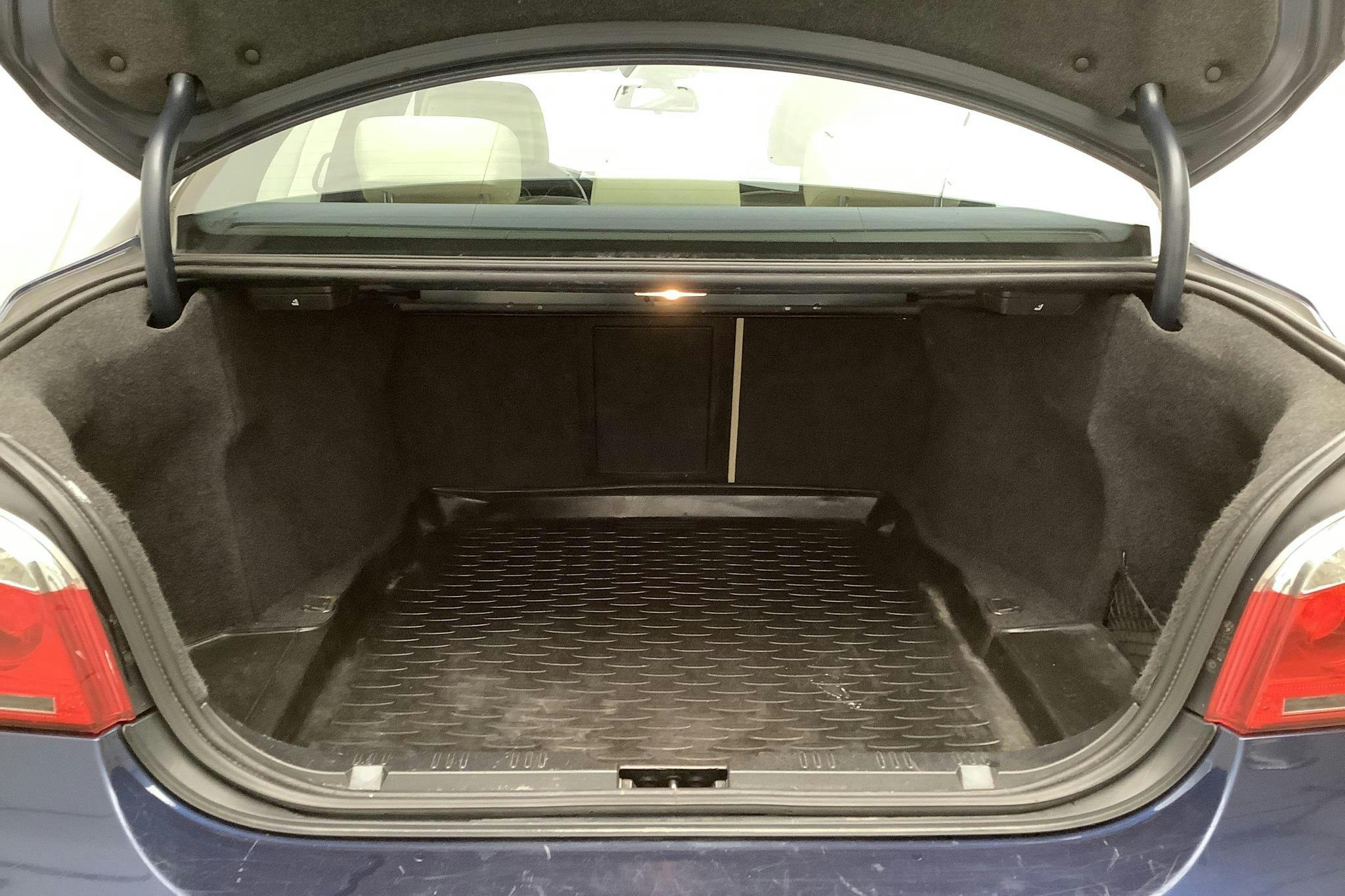 BMW 520d Sedan, E60 (177hk) - 25 132 mil - Manuell - blå - 2010