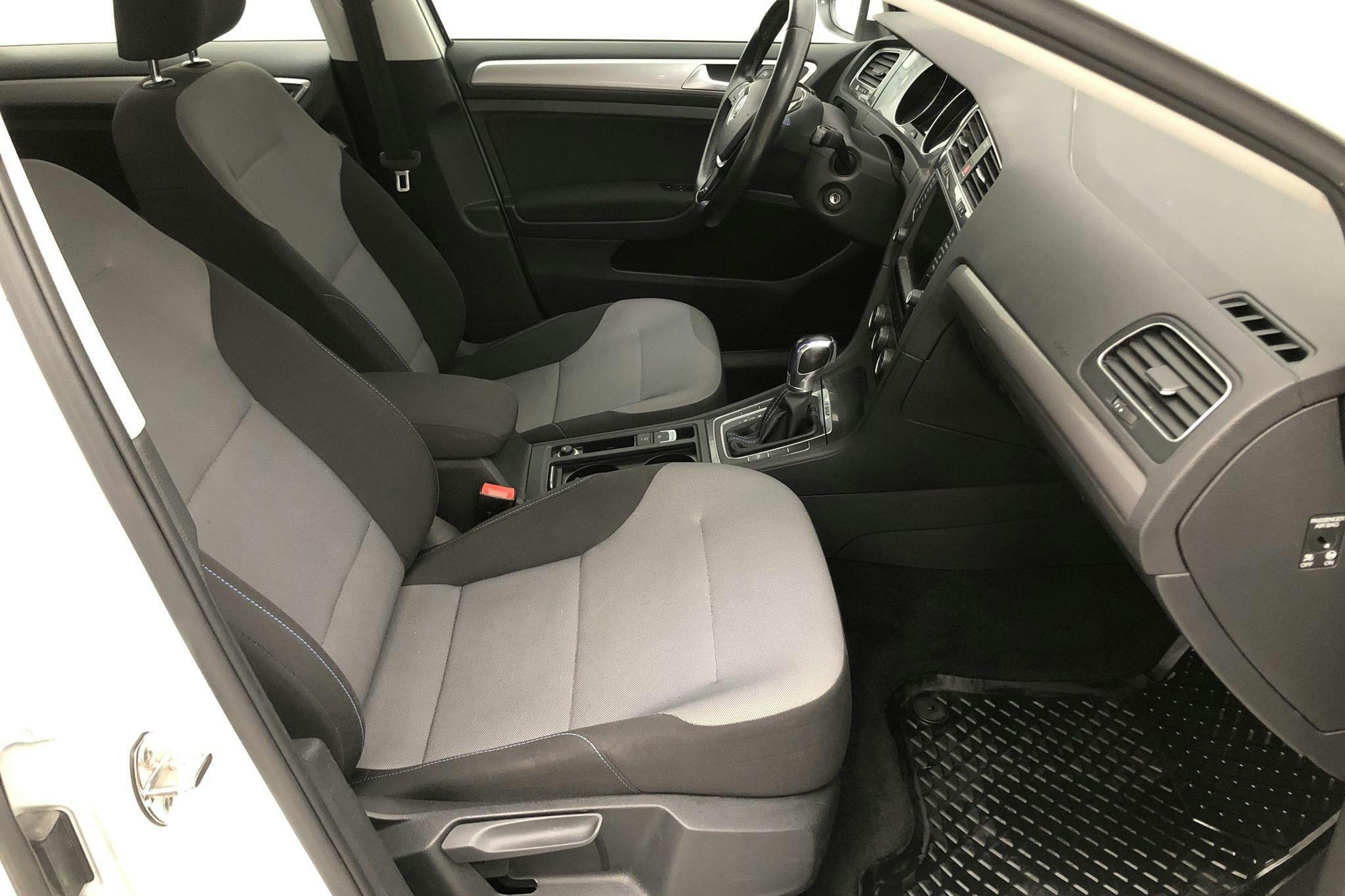 VW e-Golf VII 5dr (115hk) - 9 561 mil - Automat - vit - 2015