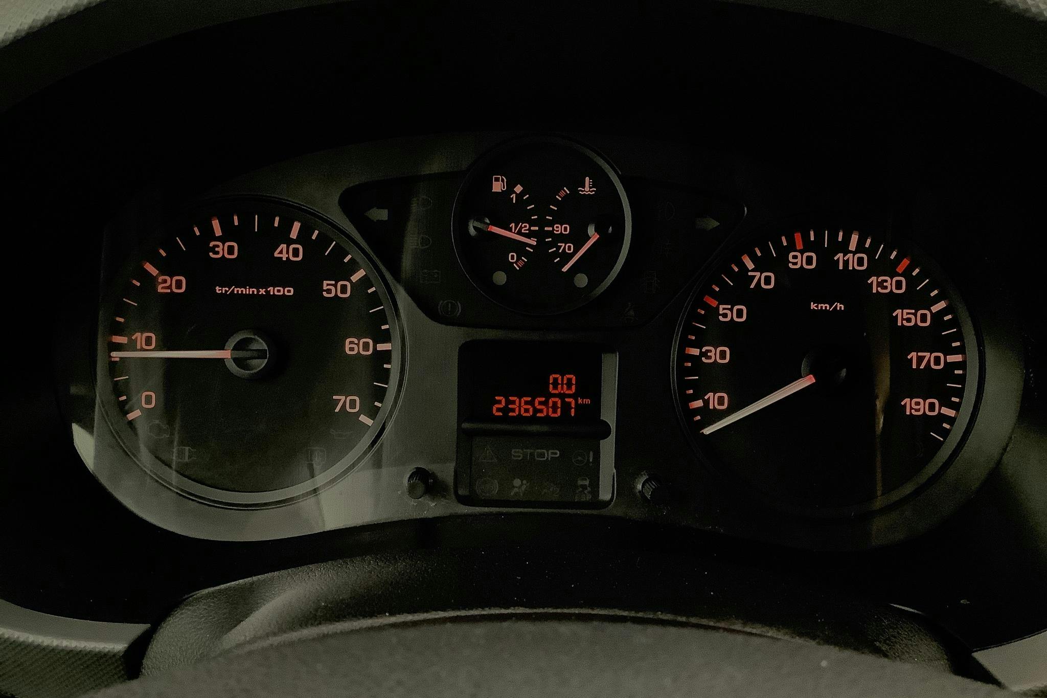 Peugeot Partner 1.6 HDI Skåp (90hk) - 236 510 km - Manual - white - 2011