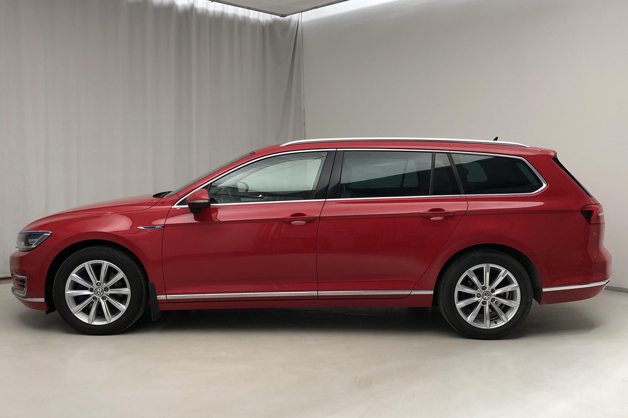 VW Passat 1.4 Plug-in-Hybrid Sportscombi (218hk) - 127 560 km - Automatic - red - 2018