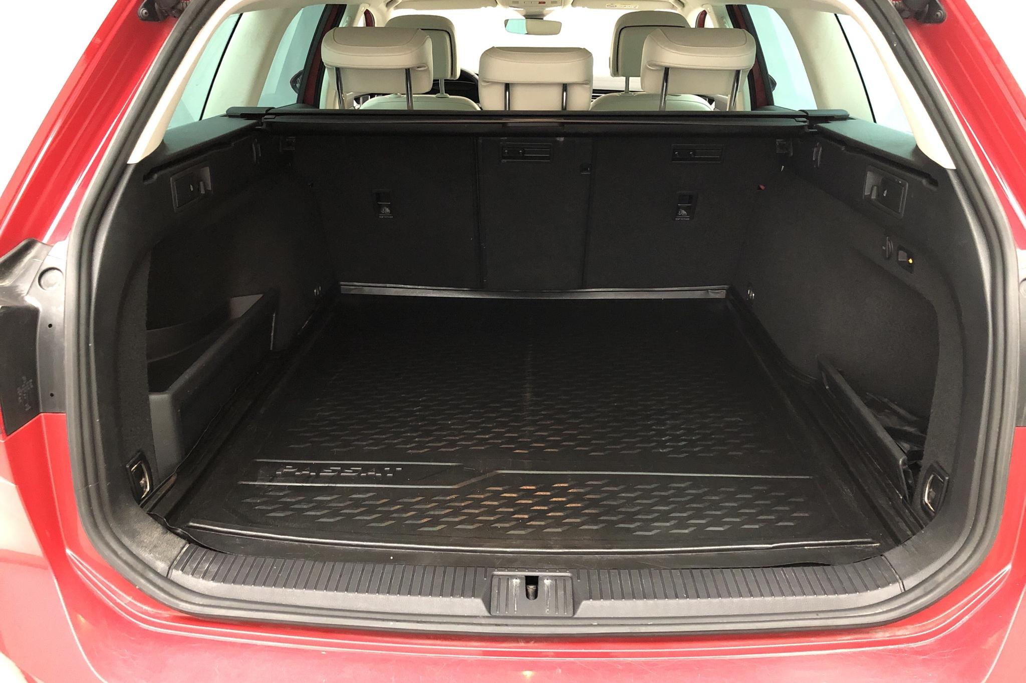 VW Passat 1.4 Plug-in-Hybrid Sportscombi (218hk) - 127 560 km - Automatic - red - 2018