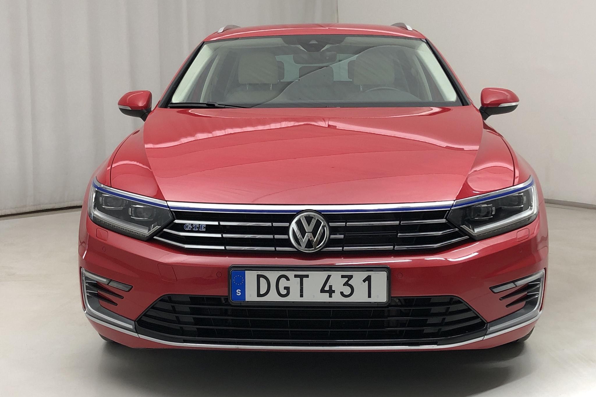 VW Passat 1.4 Plug-in-Hybrid Sportscombi (218hk) - 12 756 mil - Automat - röd - 2018