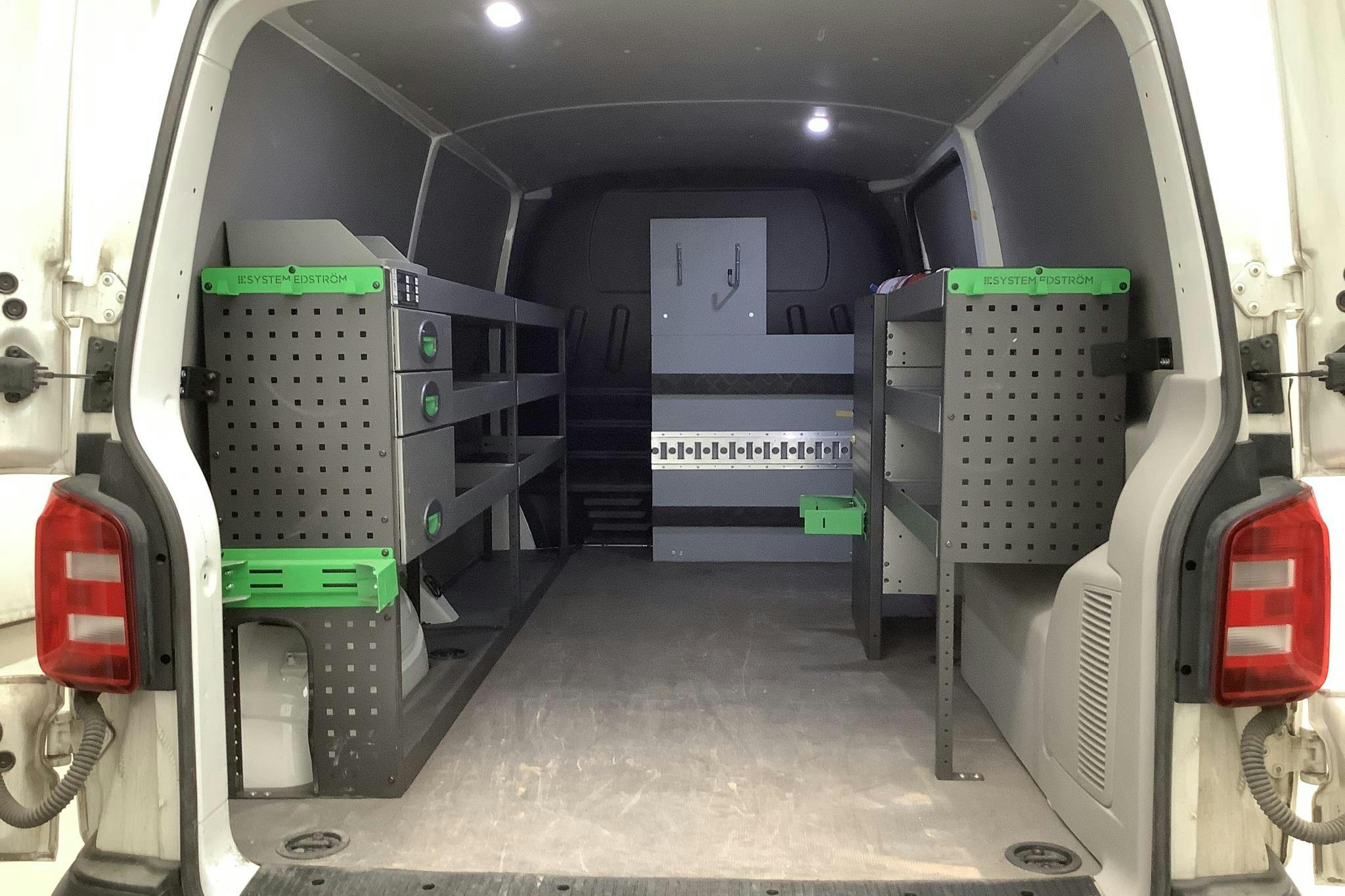 VW Transporter T6 2.0 TDI BMT Skåp (150hk) - 7 580 mil - Automat - vit - 2019