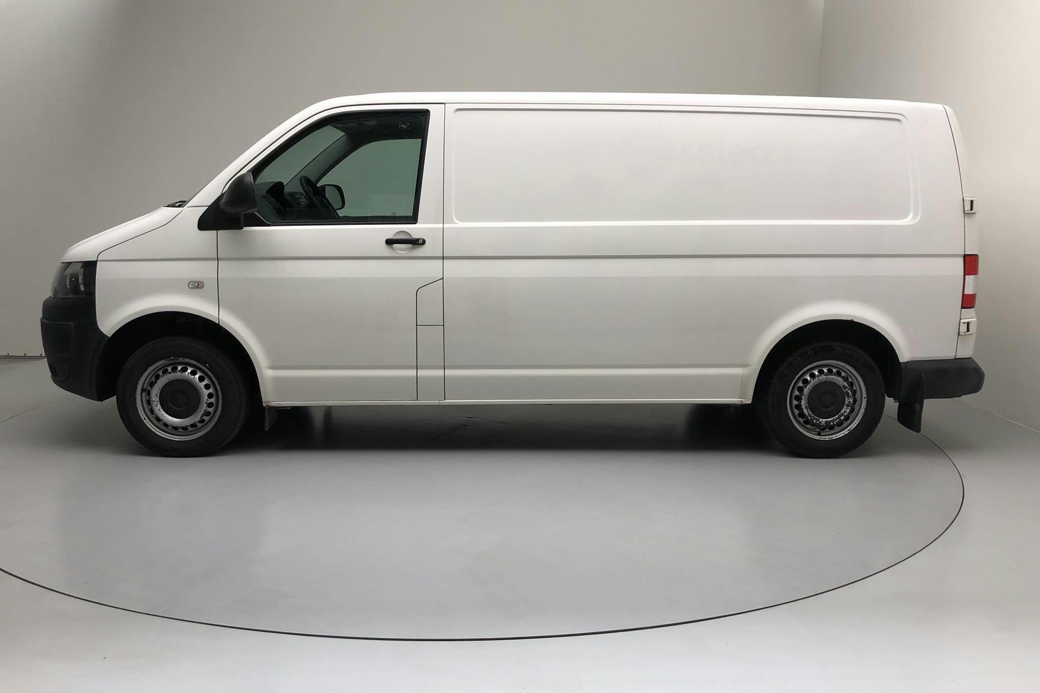 VW Transporter T5 2.0 TDI (140hk) - 22 541 mil - Automat - vit - 2015