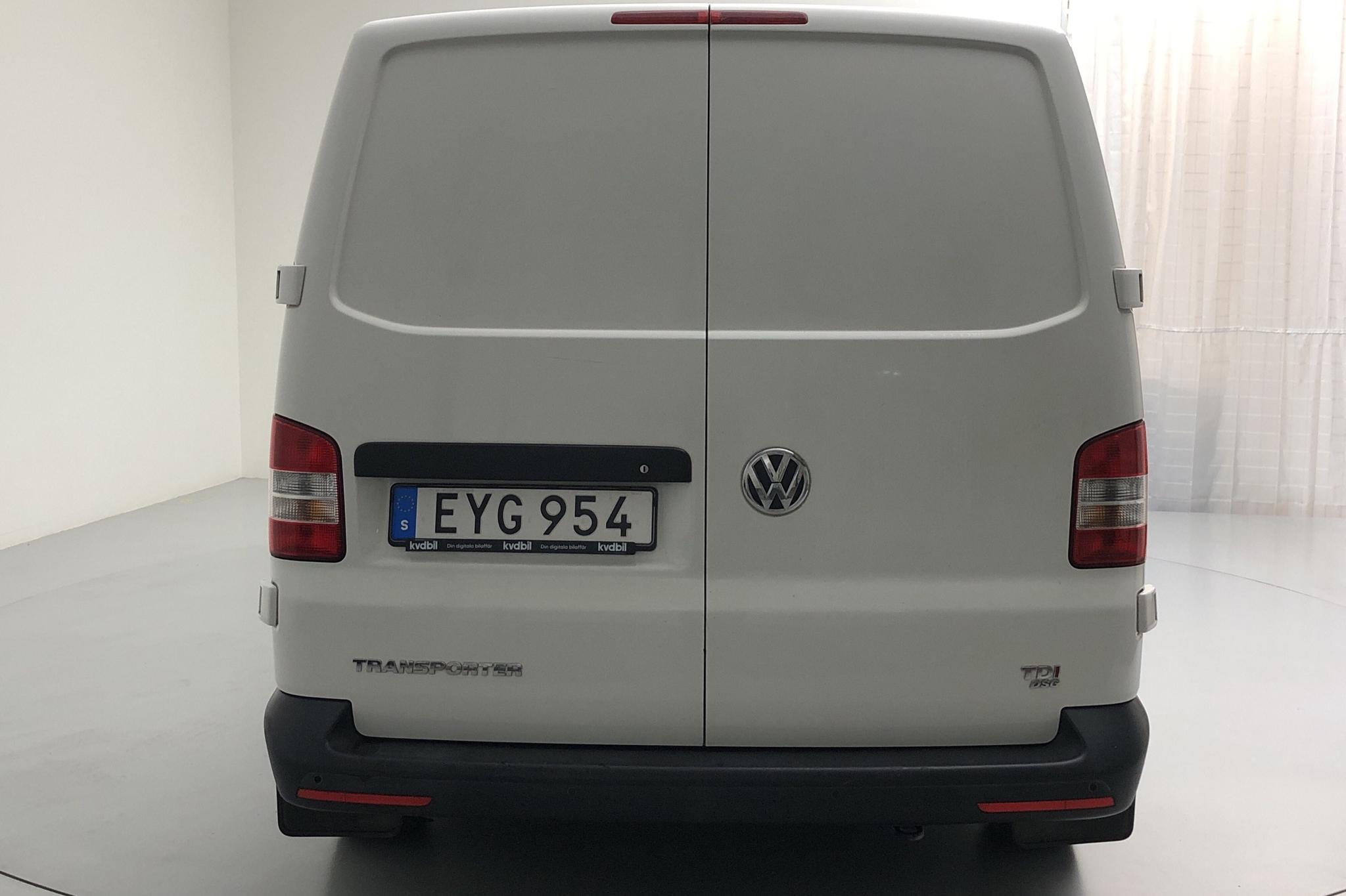 VW Transporter T5 2.0 TDI (140hk) - 225 410 km - Automatic - white - 2015