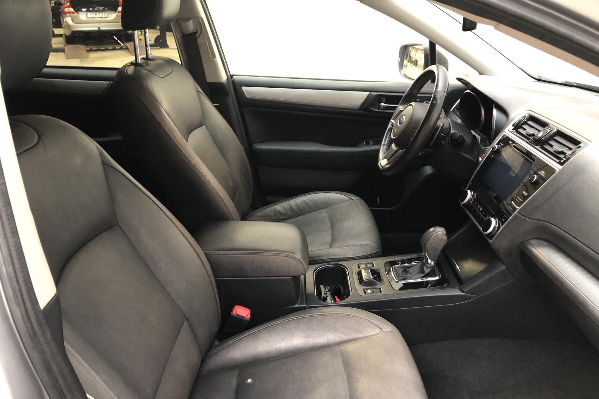 Subaru Outback 2.5i 4WD (173hk) - 29 633 mil - Automat - silver - 2018