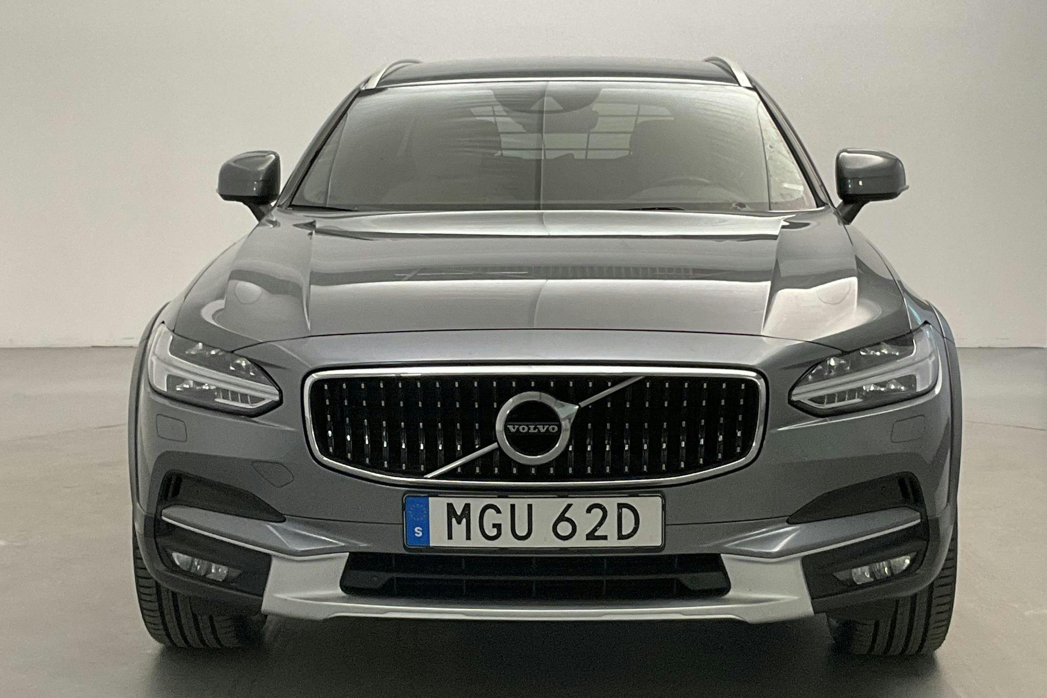 Volvo V90 D4 Cross Country AWD (190hk) - 117 100 km - Automatic - gray - 2019