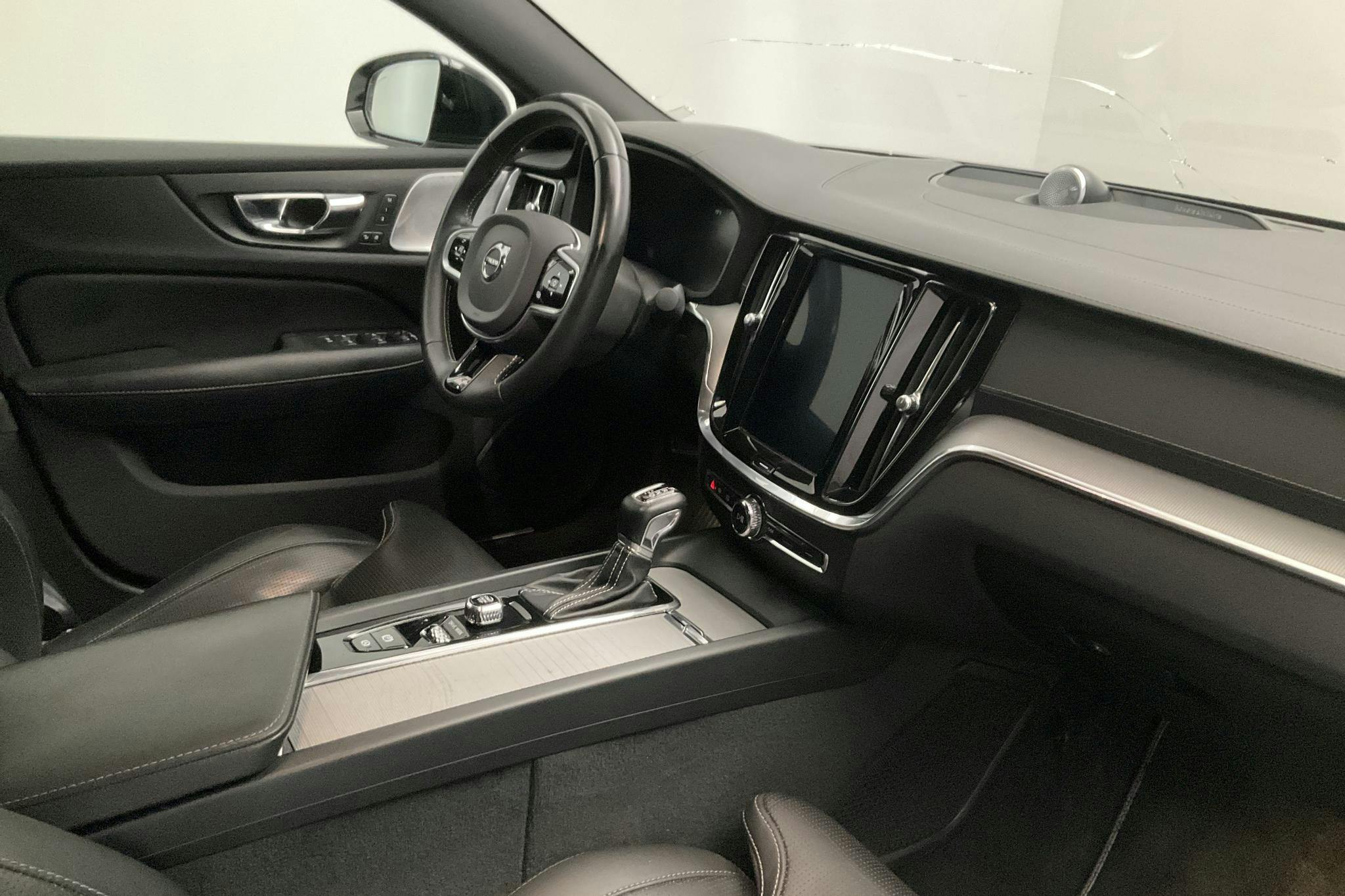 Volvo S60 T5 (250hk) - 69 810 km - Automatic - white - 2020