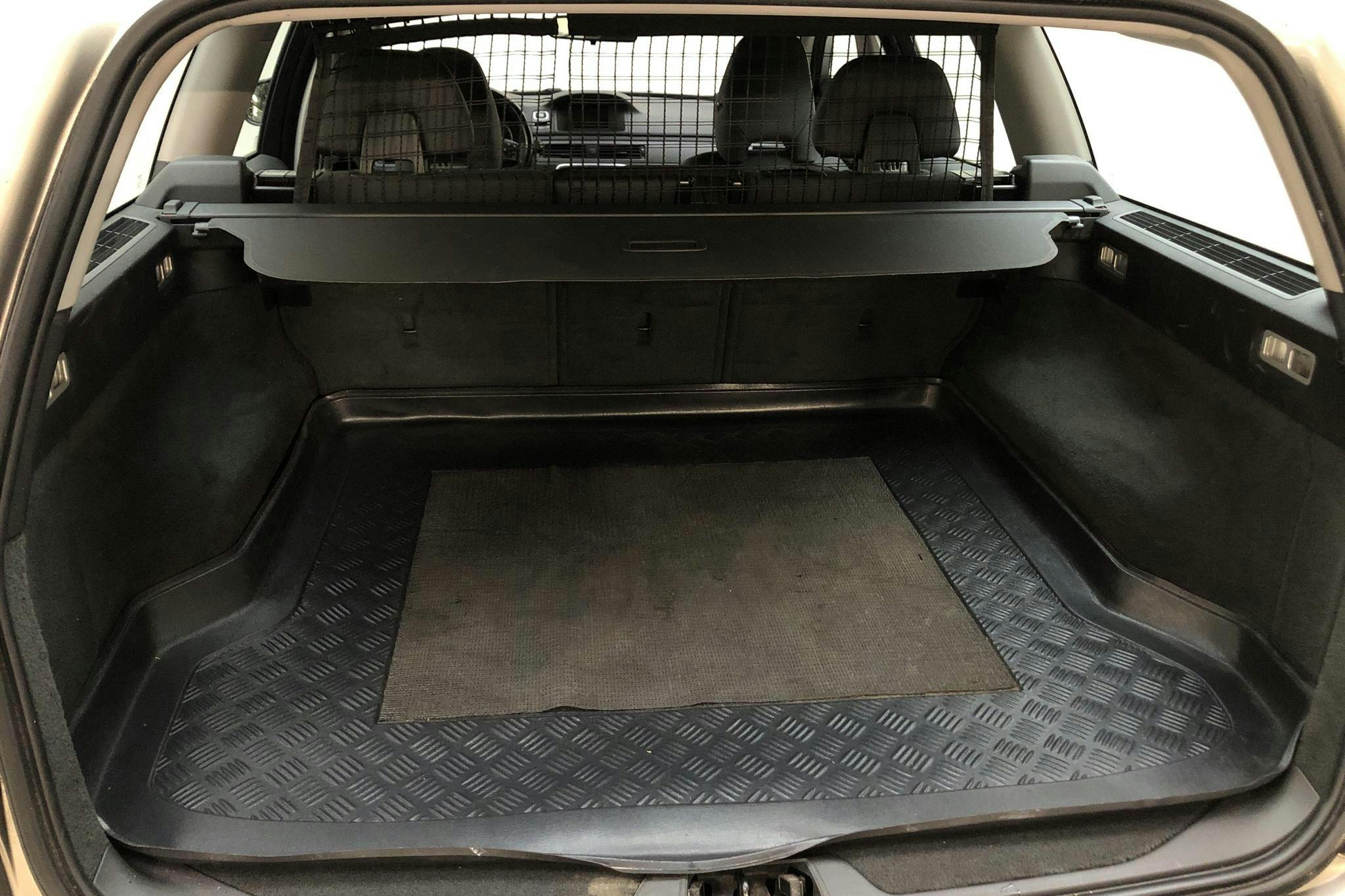 Volvo V70 II T4F (180hk) - 78 660 km - Automatic - Light Brown - 2012