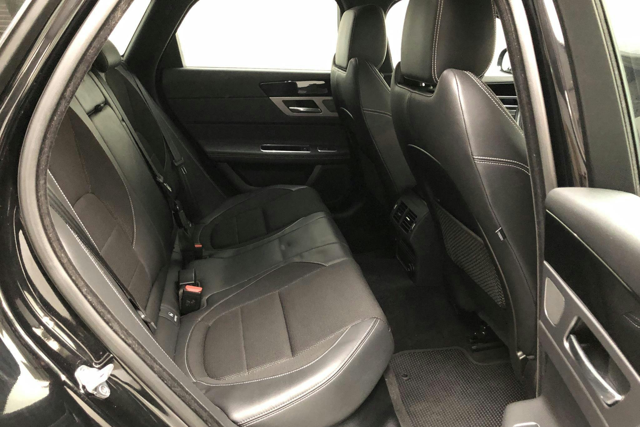 Jaguar XF 2.0D Sportbrake RWD (180hk) - 55 220 km - Automatic - black - 2018