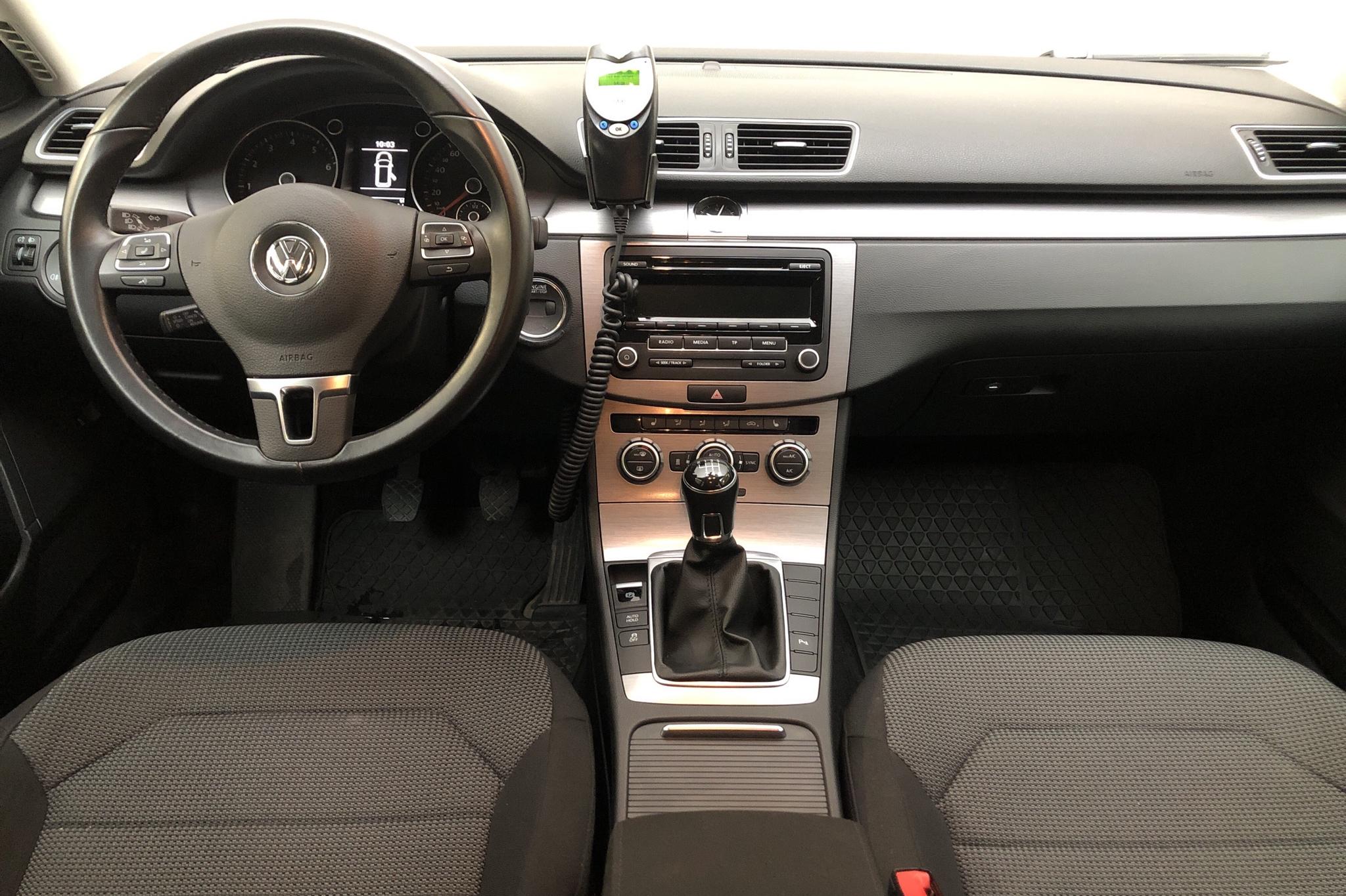 VW Passat 1.4 TSI EcoFuel Variant (150hk) - 25 930 km - Manual - white - 2014