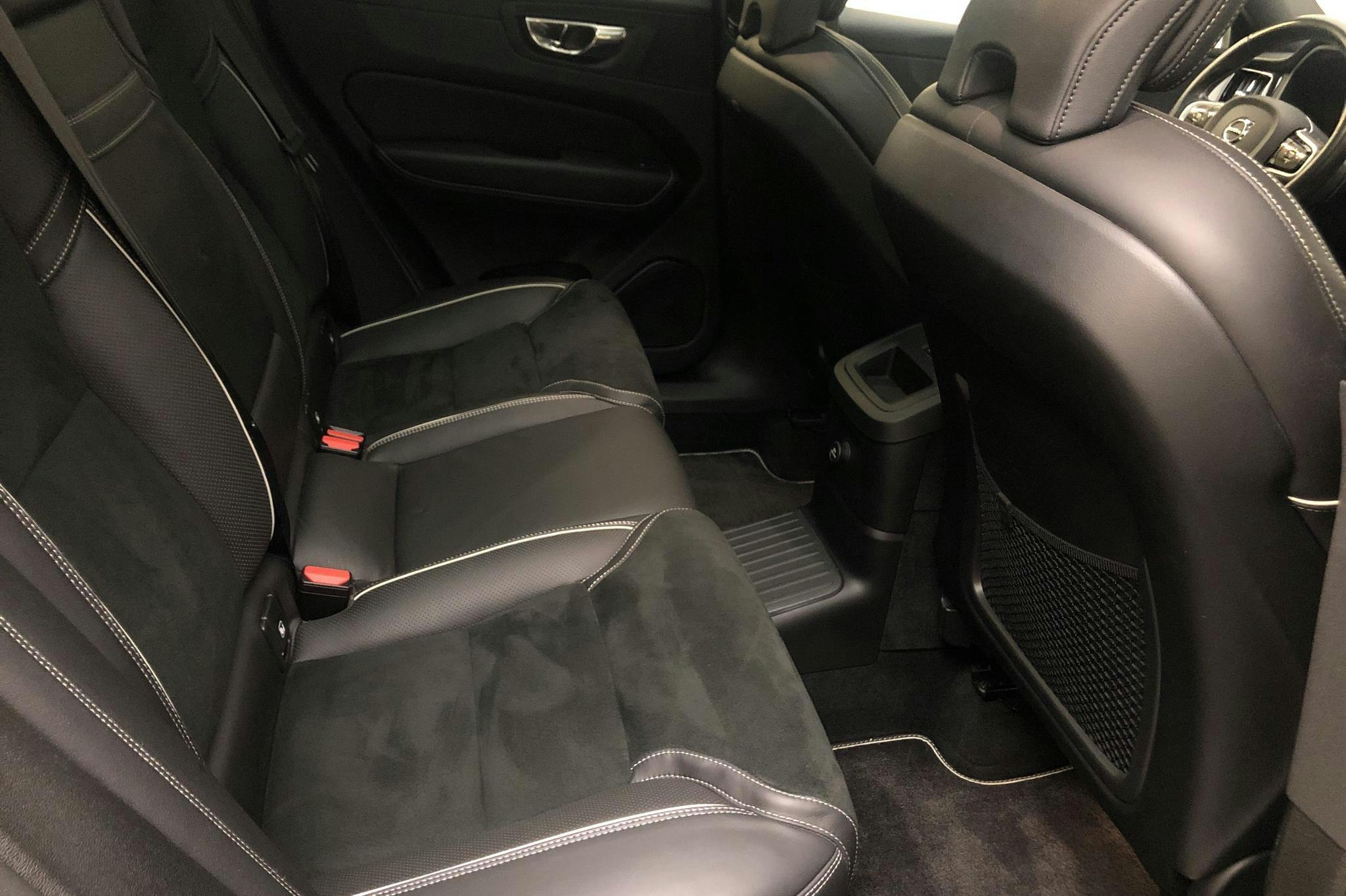Volvo XC60 T8 AWD Twin Engine (390hk) - 8 414 mil - Automat - svart - 2019