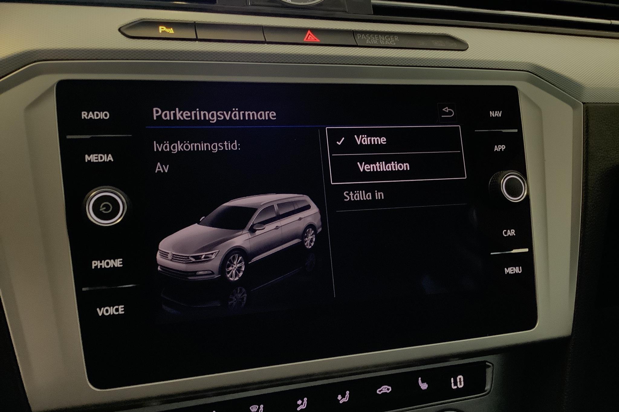 VW Passat 2.0 TDI Sportscombi (150hk) - 9 792 mil - Manuell - vit - 2018