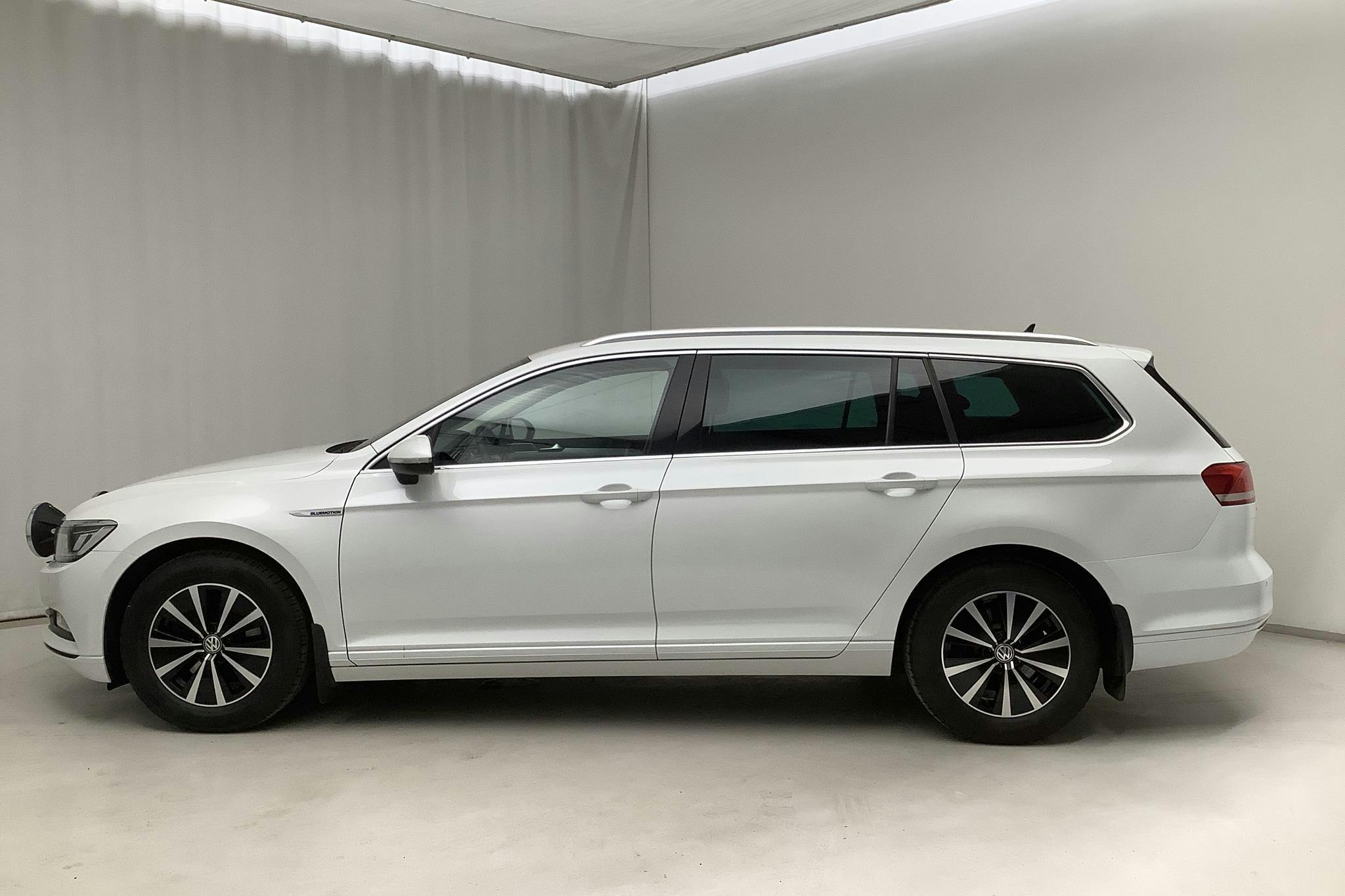 VW Passat 2.0 TDI Sportscombi (150hk) - 97 920 km - Manual - white - 2018