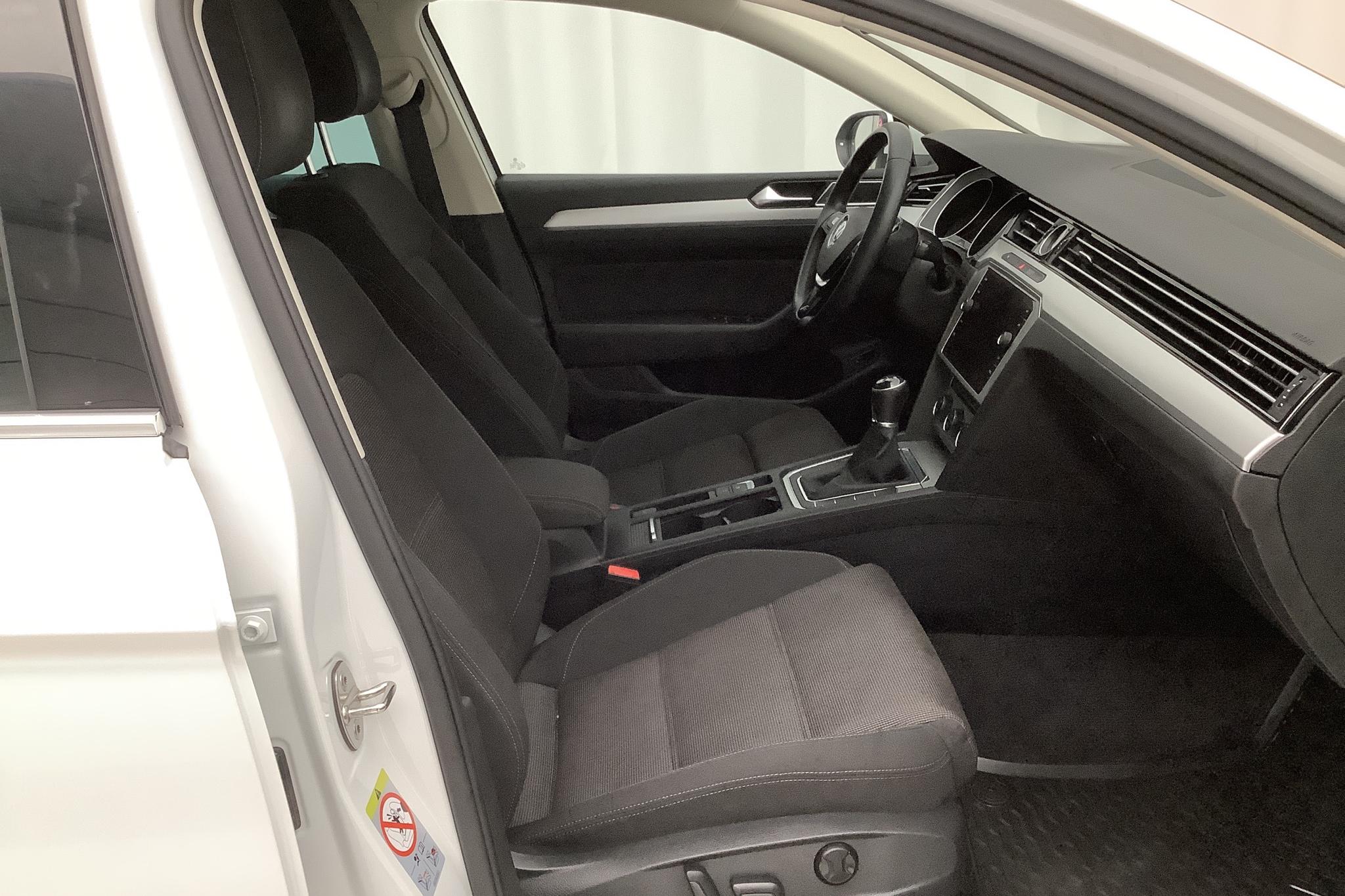 VW Passat 2.0 TDI Sportscombi (150hk) - 97 920 km - Manual - white - 2018