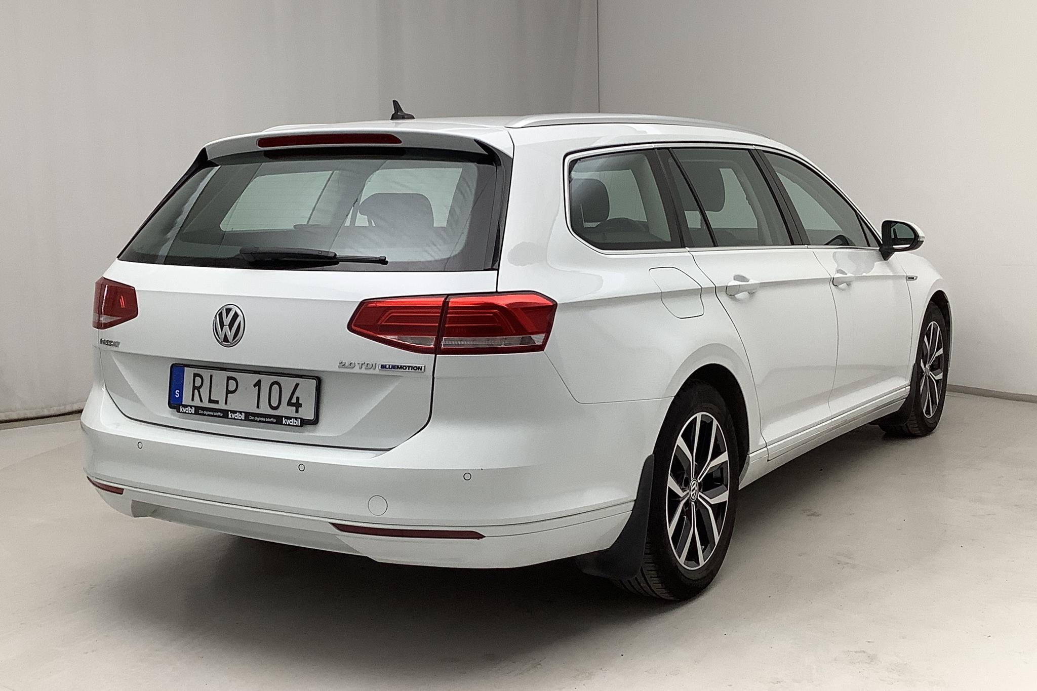 VW Passat 2.0 TDI Sportscombi (150hk) - 9 710 mil - Manuell - vit - 2018