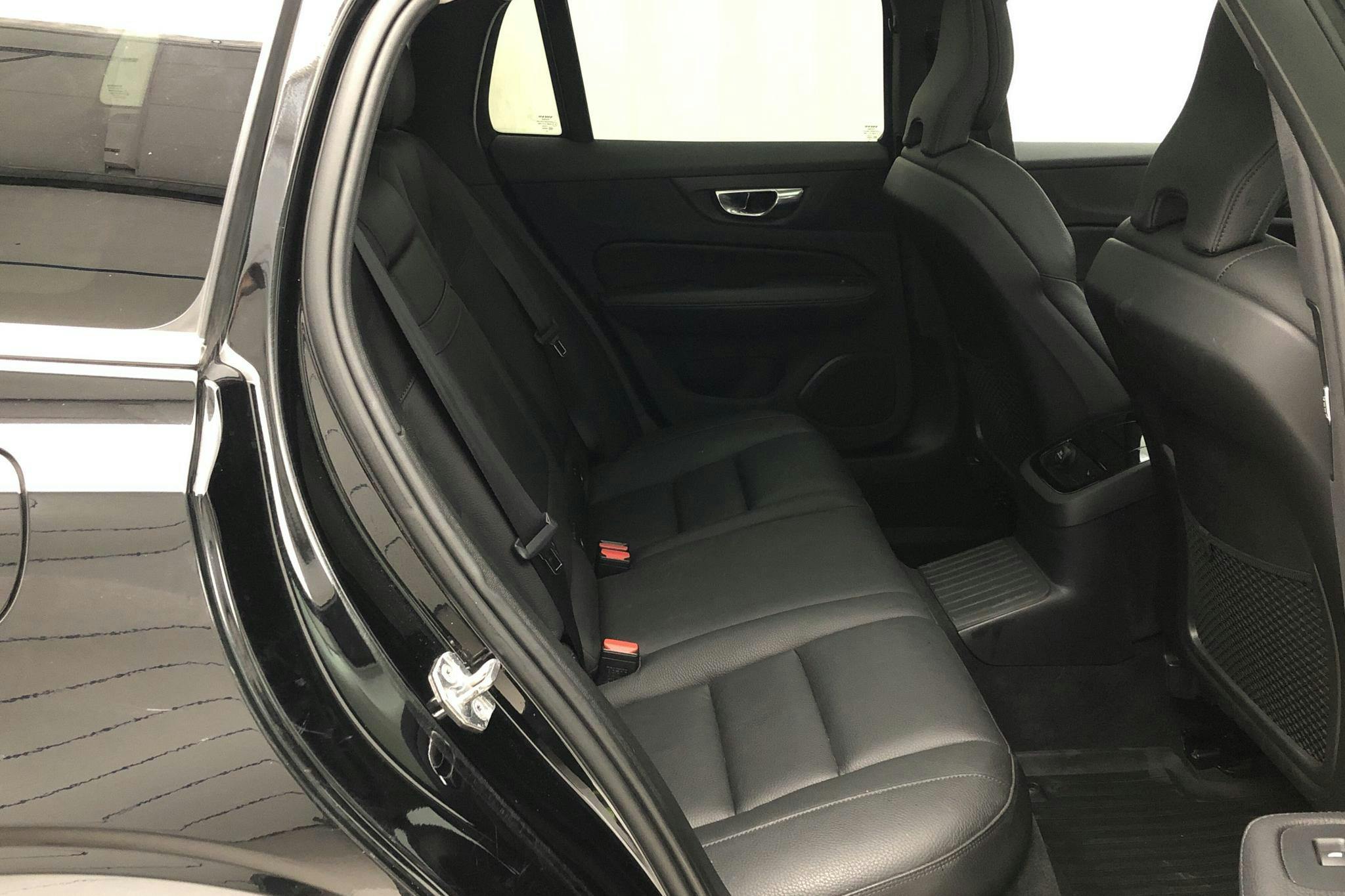 Volvo V60 T8 AWD Twin Engine (390hk) - 7 480 mil - Automat - svart - 2019