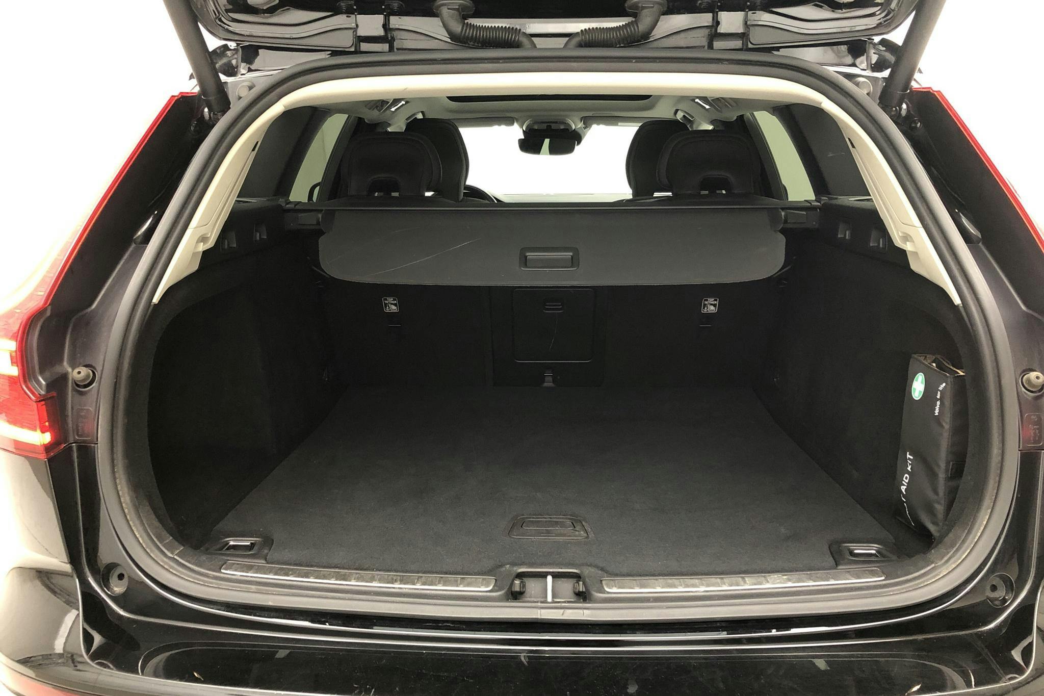 Volvo V60 T8 AWD Twin Engine (390hk) - 7 480 mil - Automat - svart - 2019