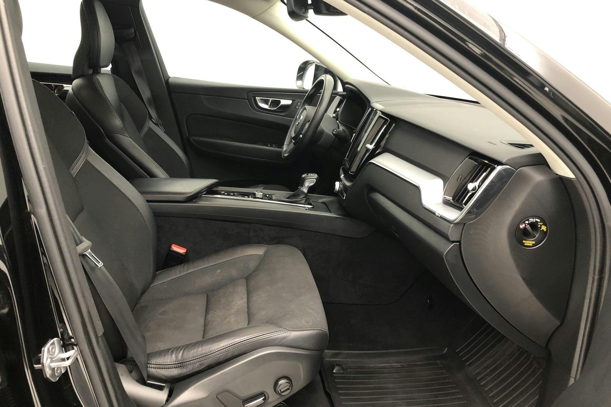 Volvo XC60 D4 AWD (190hk) - 8 765 mil - Automat - svart - 2019