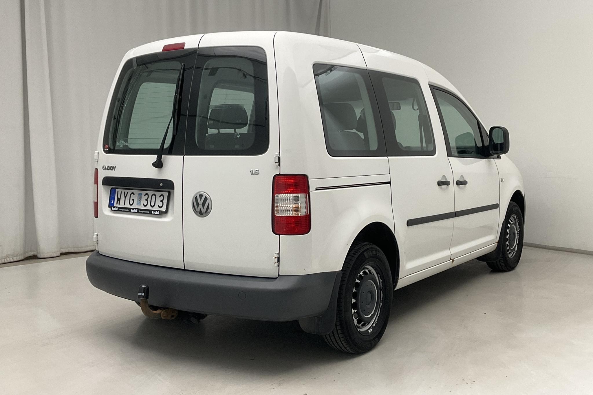 VW Caddy Life 1.6 (102hk) - 6 727 mil - Manuell - vit - 2006