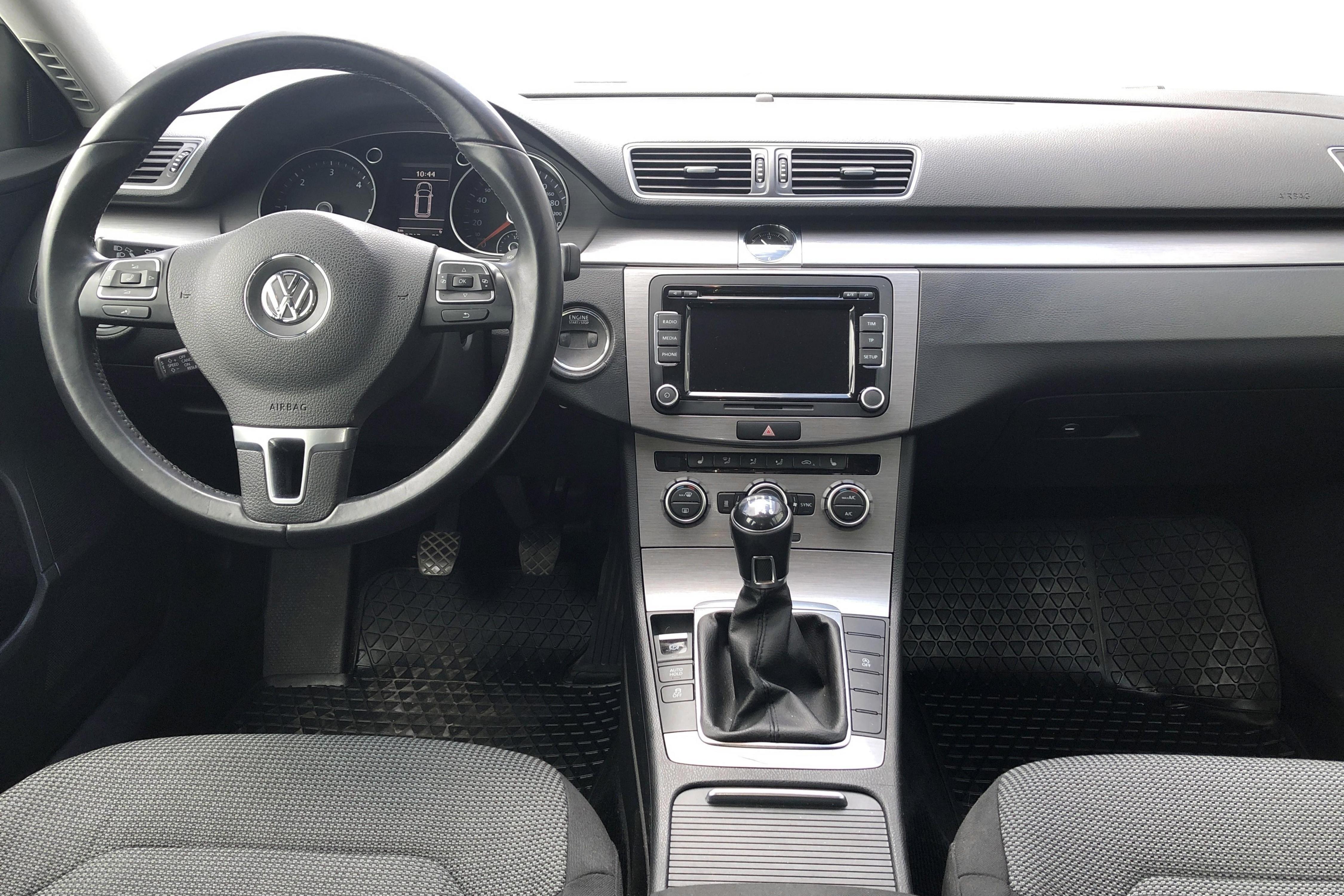 VW Passat 2.0 TDI BlueMotion Technology Variant (140hk) - 123 710 km - Manual - silver - 2013