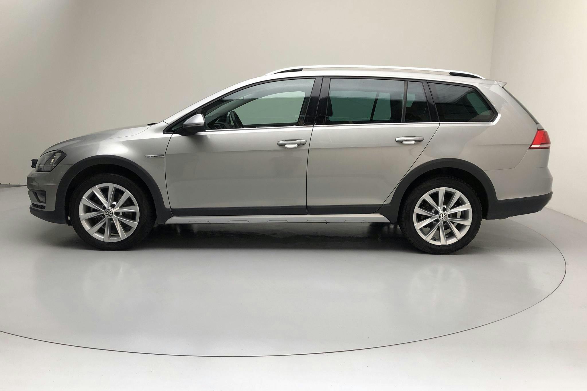 VW Golf Alltrack 2.0 TDI Sportscombi 4Motion (184hk) - 114 820 km - Automatic - silver - 2016