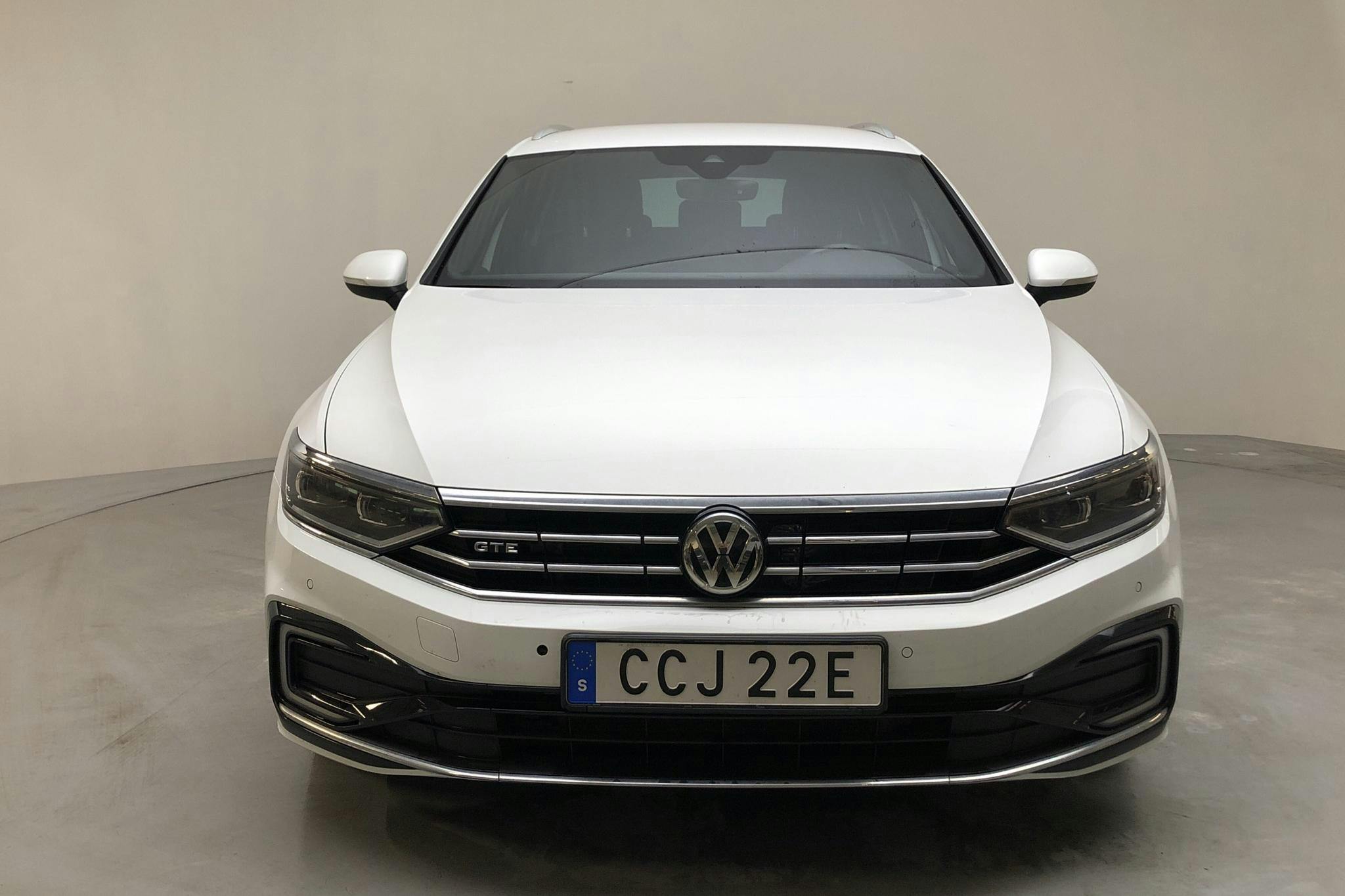 VW Passat 1.4 GTE Sportscombi (218hk) - 6 736 mil - Automat - vit - 2020