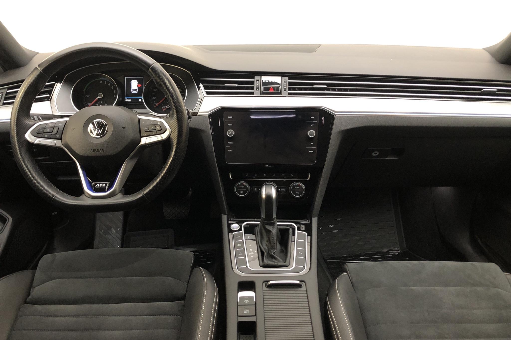 VW Passat 1.4 GTE Sportscombi (218hk) - 67 360 km - Automatic - white - 2020